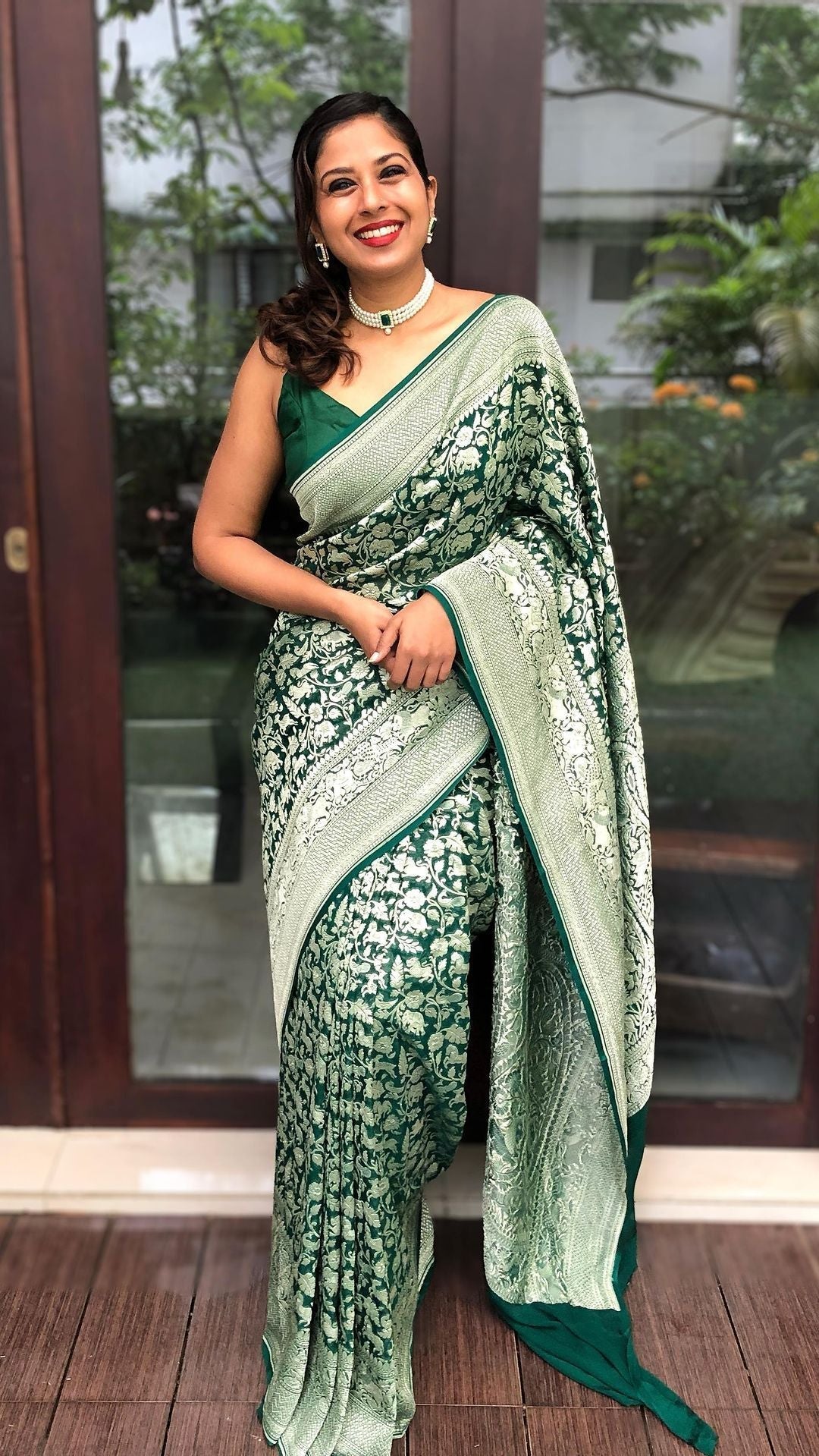 Adorning Green Soft Silk Saree With Enchanting Blouse Piece