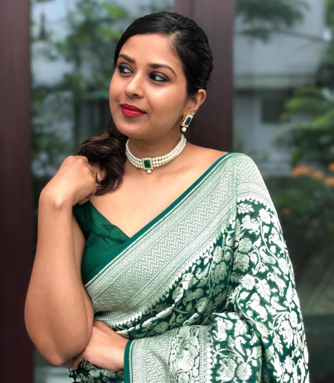 Adorning Green Soft Silk Saree With Enchanting Blouse Piece