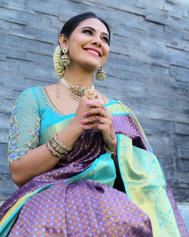 Adorned Purple Banarasi Silk Saree With Rhythmic Blouse Piece