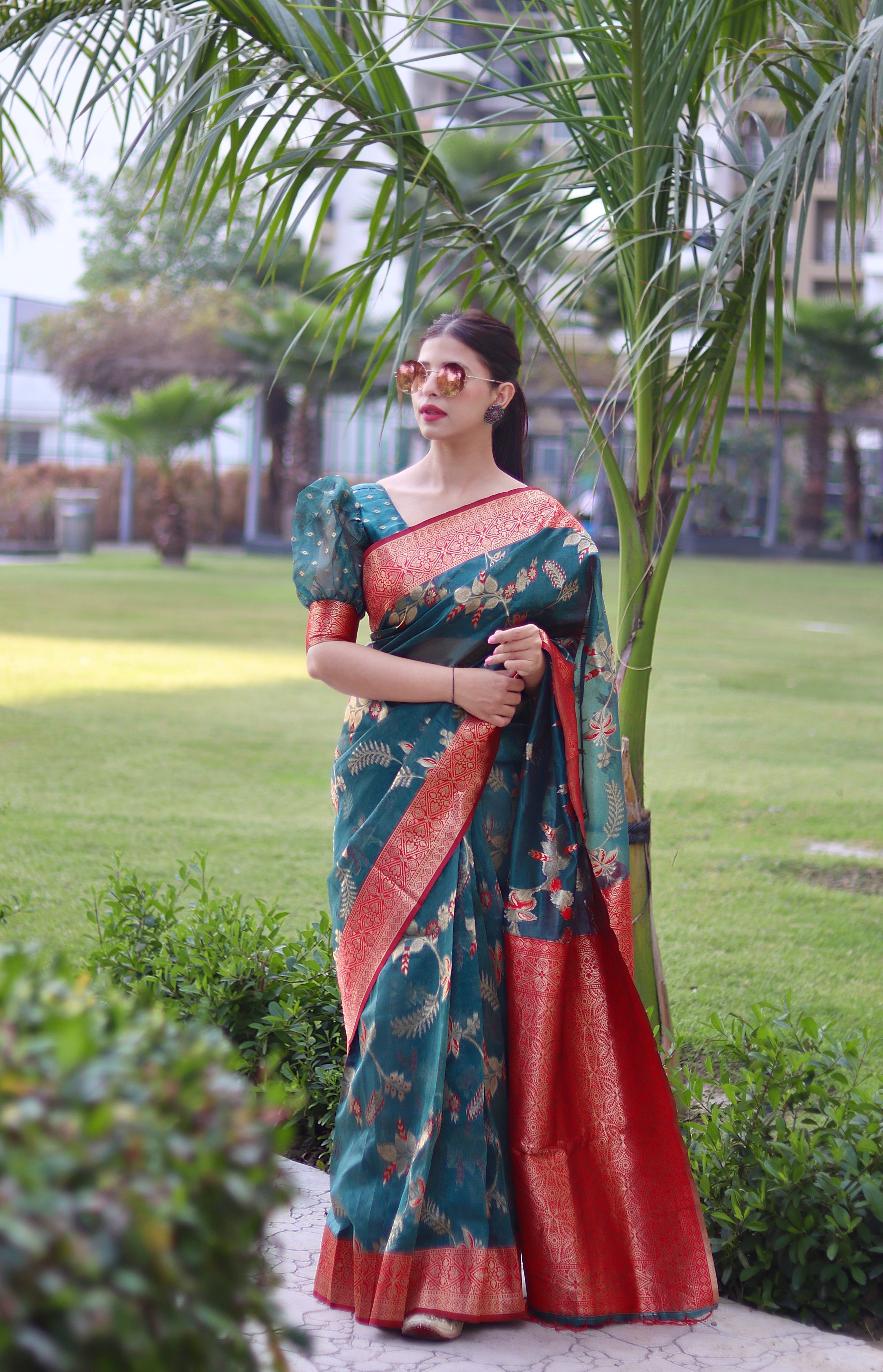 Graceful Rama Organza Silk Saree With Lilting Blouse Piece