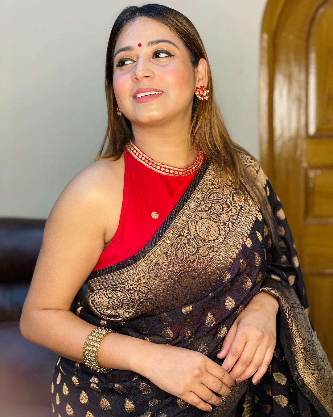 Unforgettable Black Soft Silk Saree With Lovely Blouse Piece