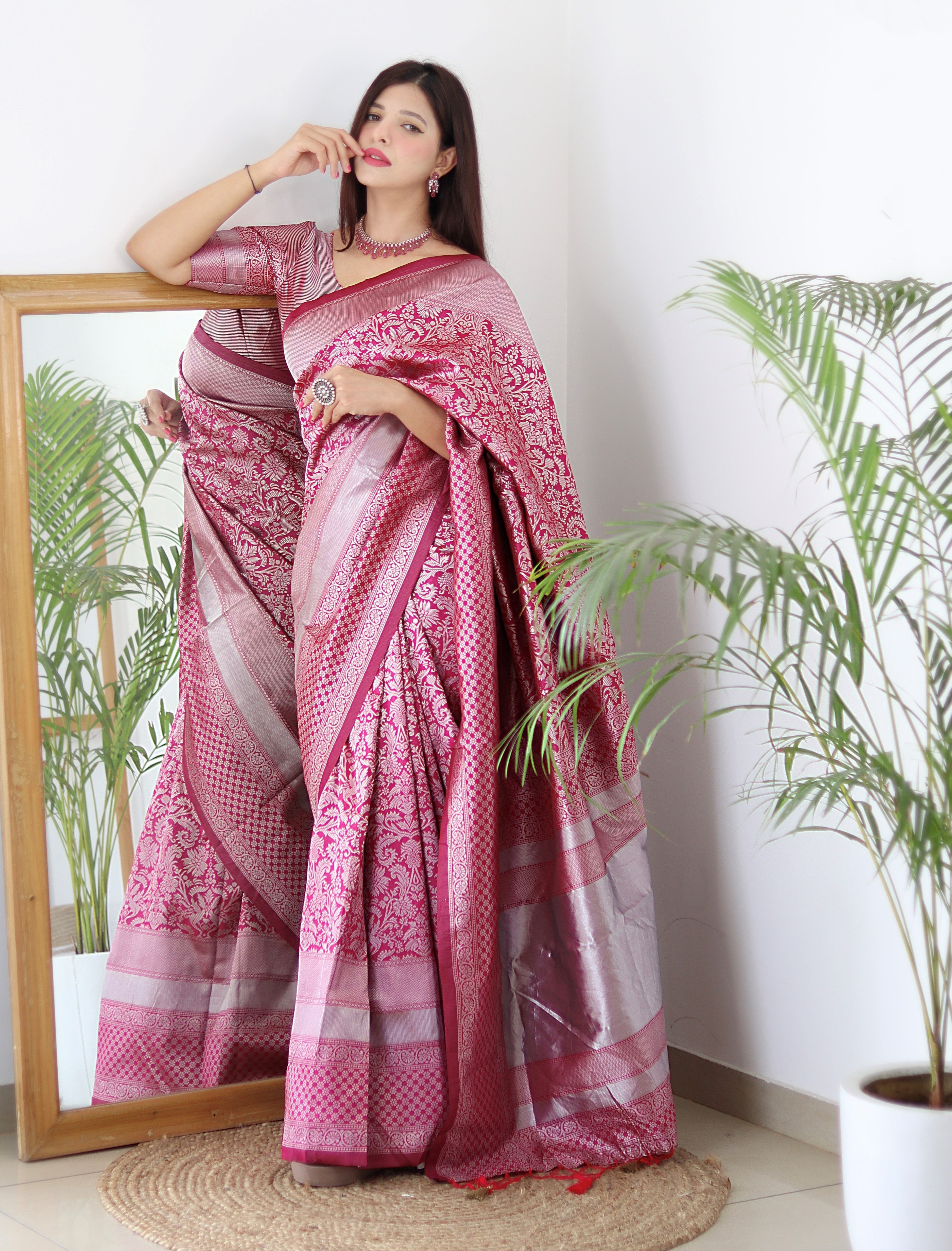 Silvery Pink Banarasi Silk Saree With Whistling Blouse Piece
