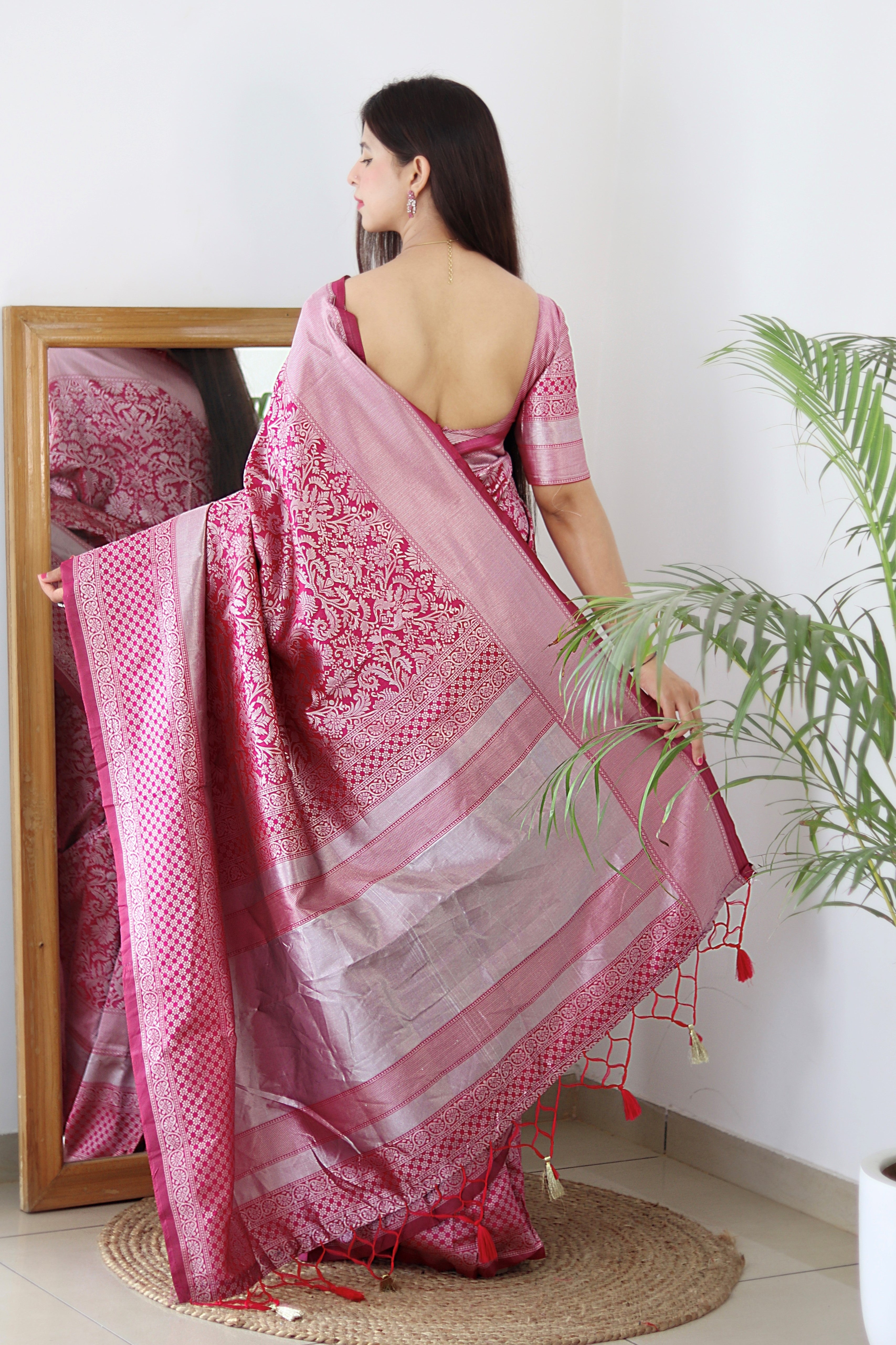 Silvery Pink Banarasi Silk Saree With Whistling Blouse Piece