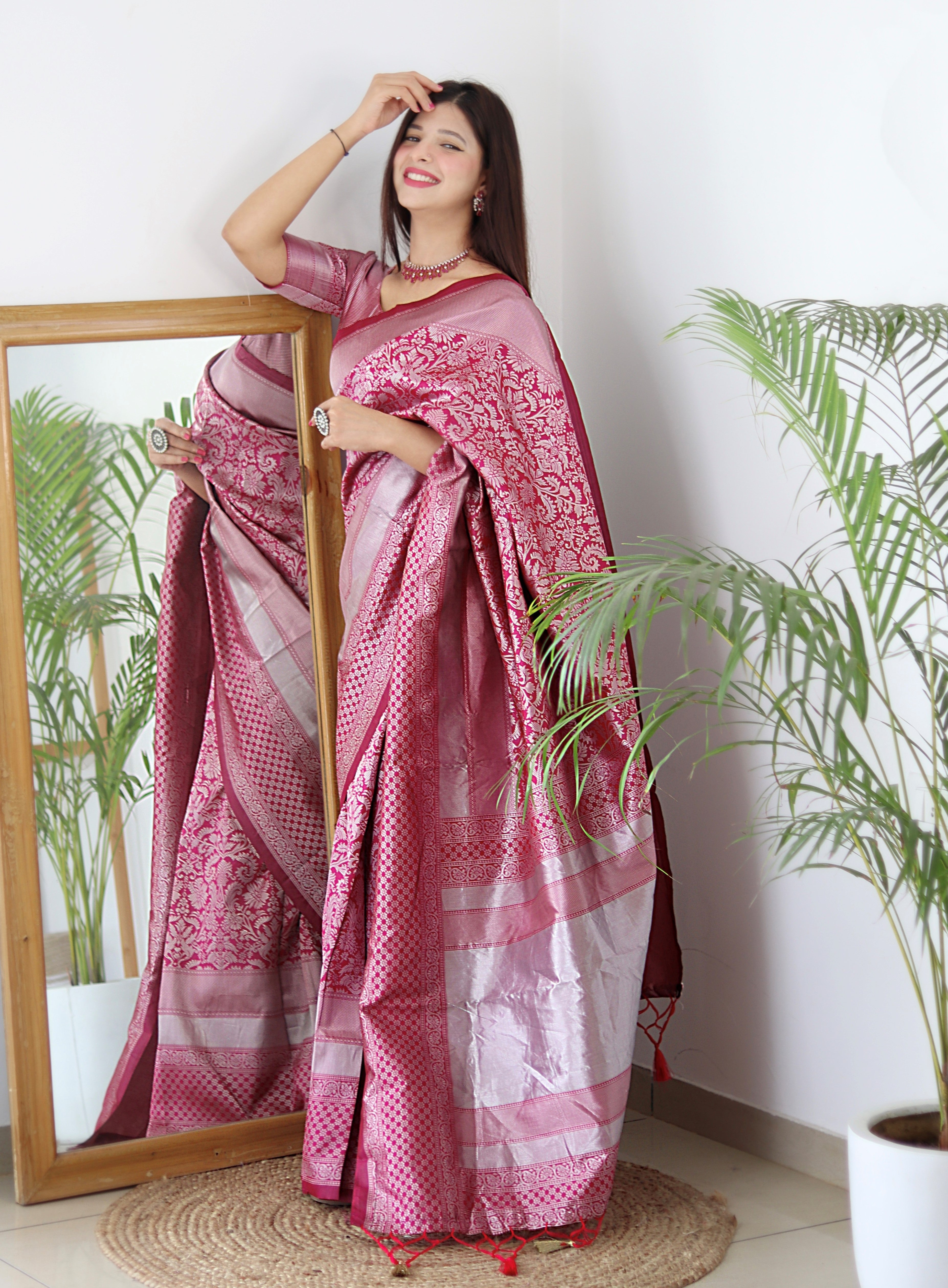 Silvery Pink Banarasi Silk Saree With Whistling Blouse Piece