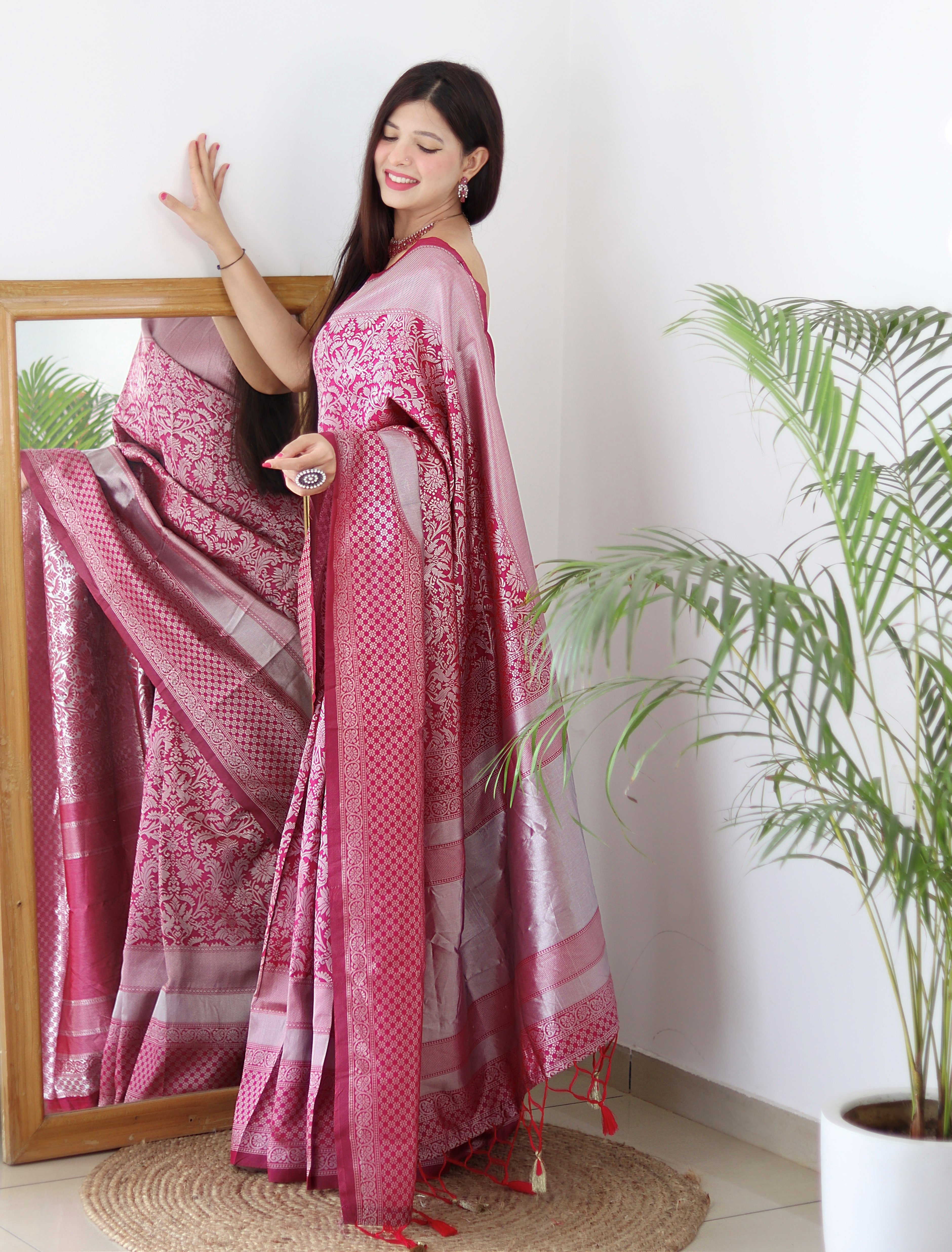 Silvery Pink Banarasi Silk Saree With Whistling Blouse Piece