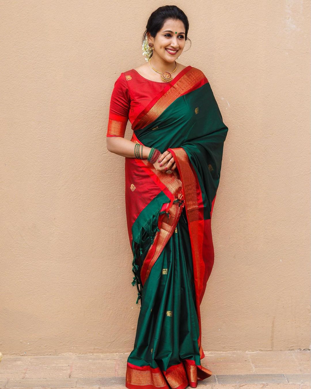 Purring Rama Banarasi Silk Saree With Sighing Blouse Piece