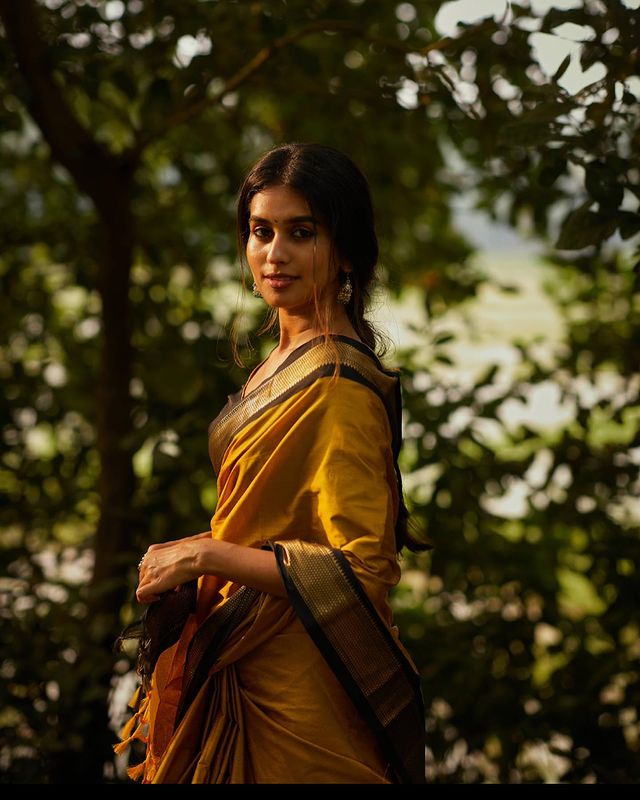 Caressing Yellow Banarasi Silk Saree With Poetic Blouse Piece