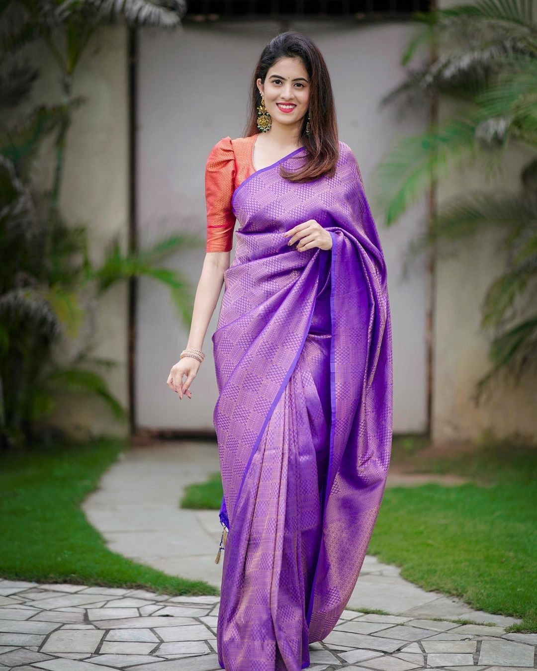 Appreciative Blue Soft Silk Saree With Charitable Blouse Piece
