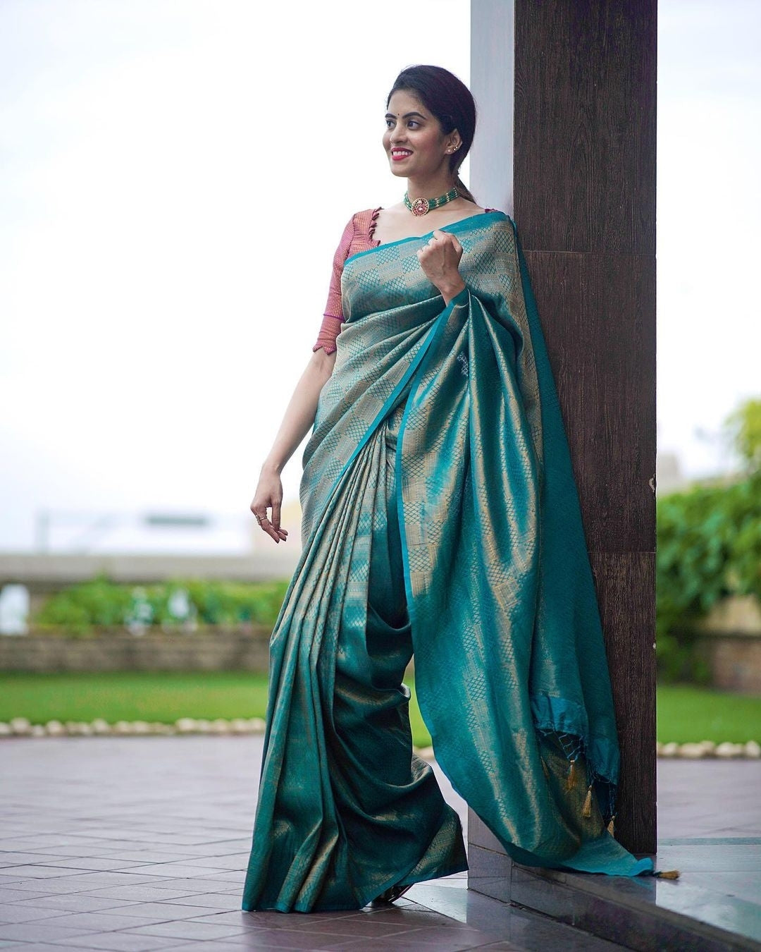 Amicable Rama Soft Silk Saree With Charitable Blouse Piece