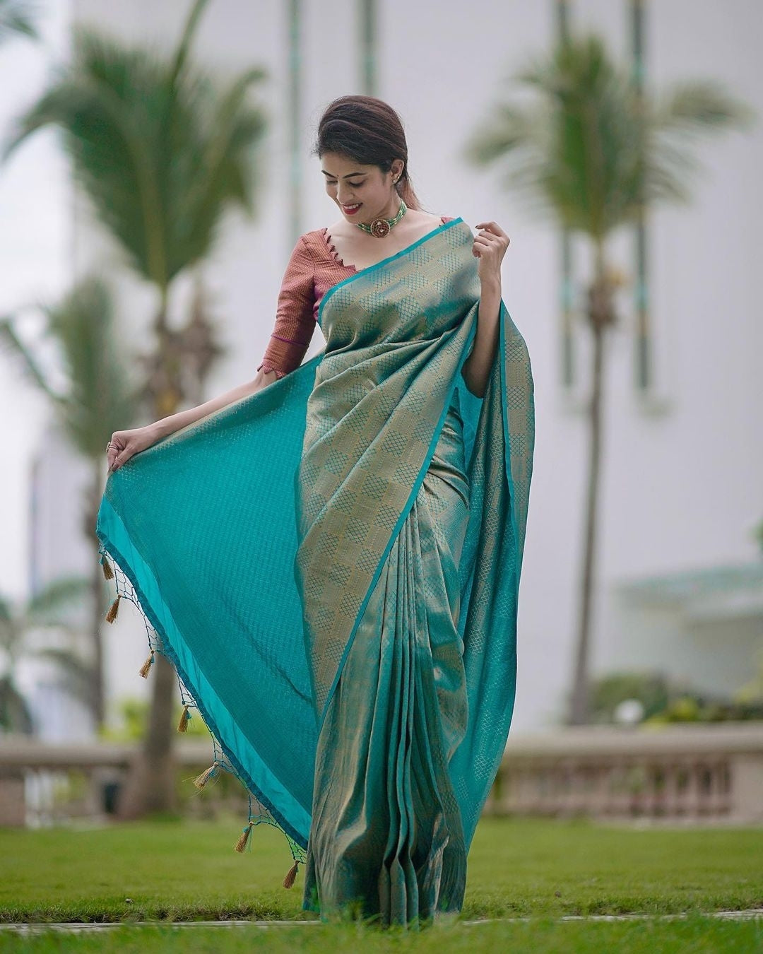 Amicable Rama Soft Silk Saree With Charitable Blouse Piece
