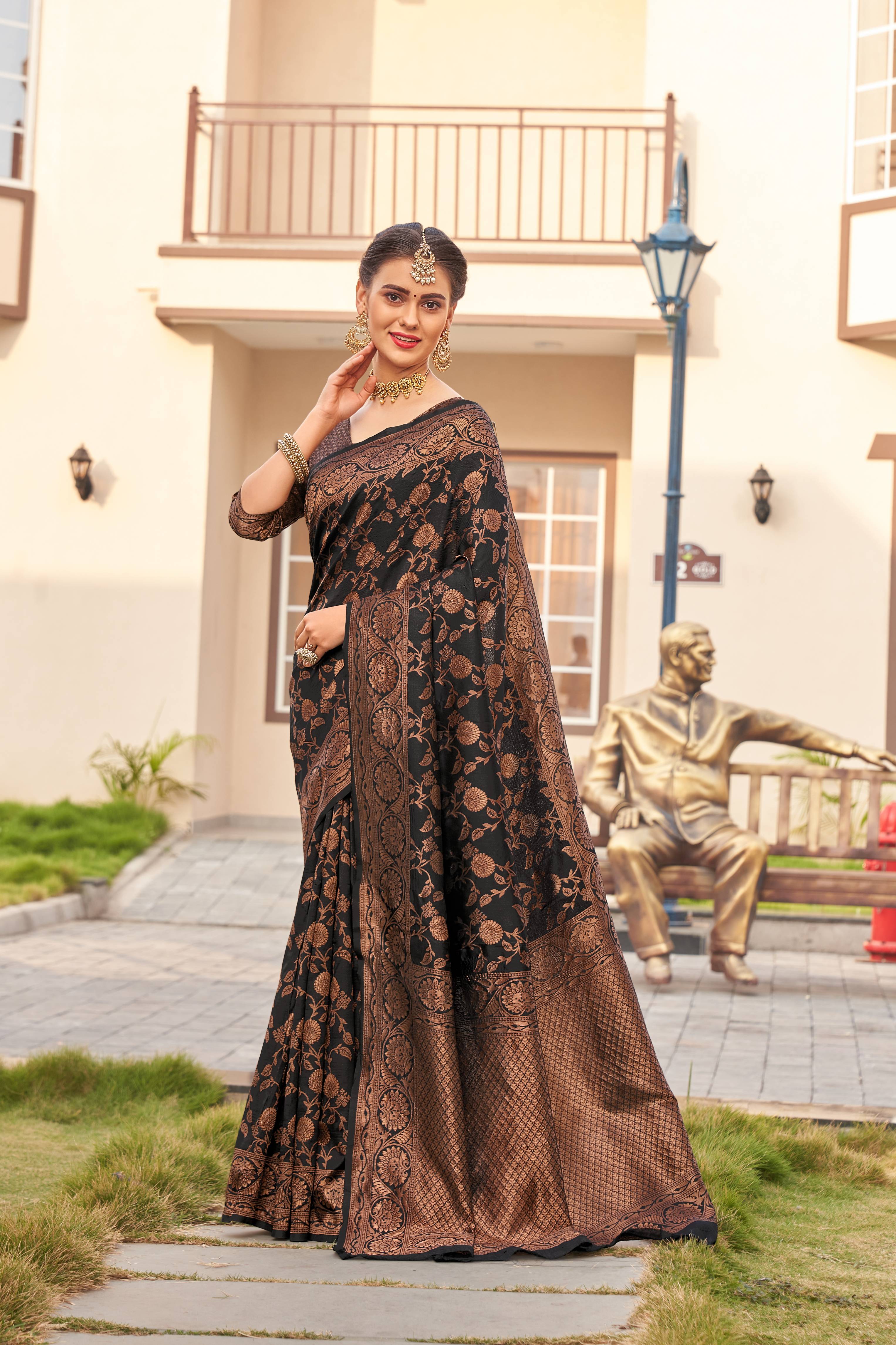 Gratifying Black Soft Silk Saree With Chatoyant Blouse Piece