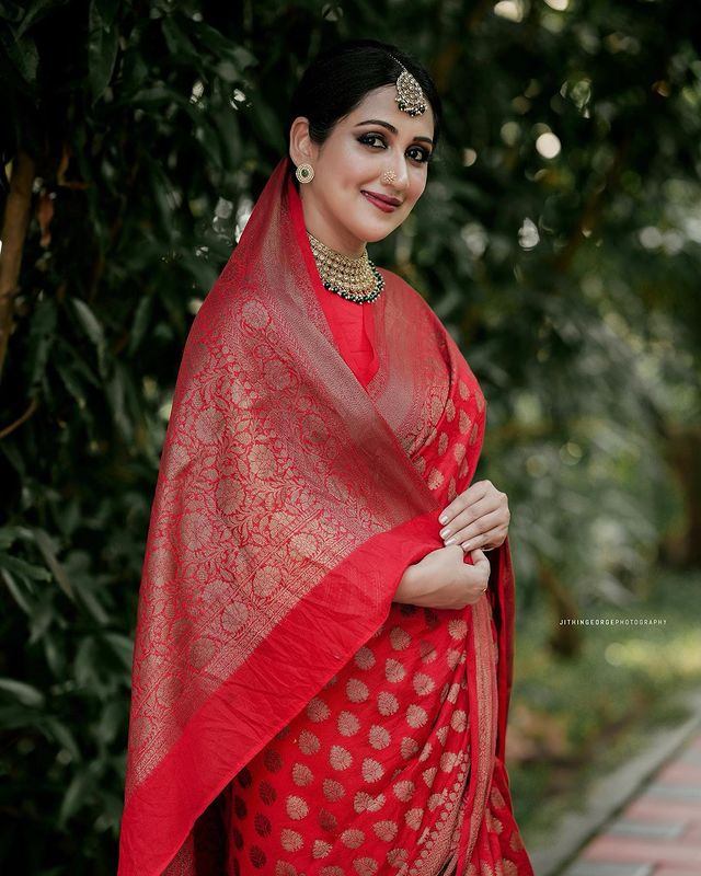 Desirable Red Soft Silk Saree With Delightful Blouse Piece