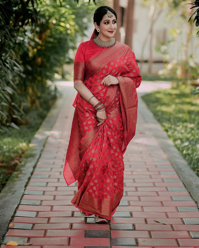 Desirable Red Soft Silk Saree With Delightful Blouse Piece