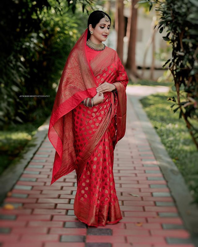 Desirable Red Soft Silk Saree With Delightful Blouse Piece