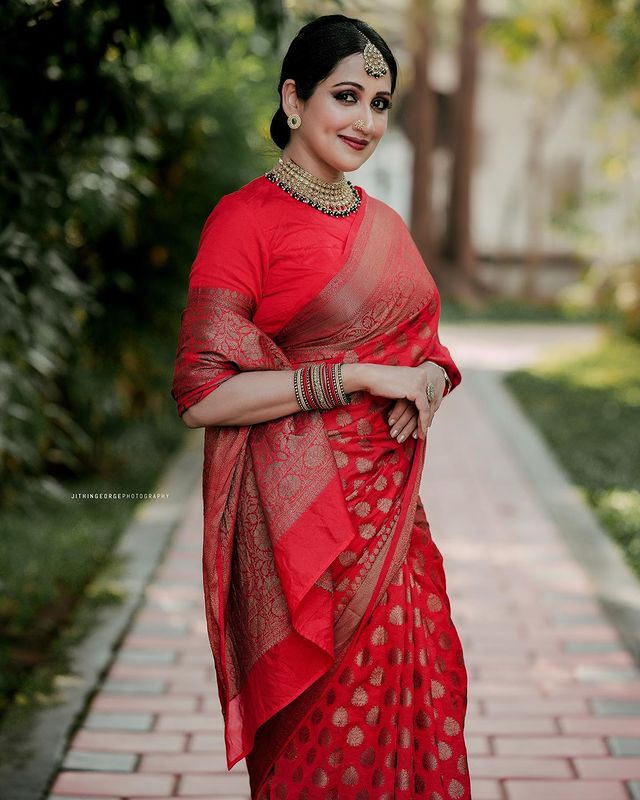 Desirable Red Soft Silk Saree With Delightful Blouse Piece