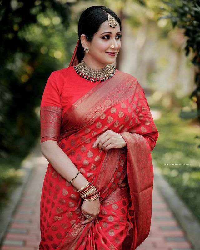 Desirable Red Soft Silk Saree With Delightful Blouse Piece