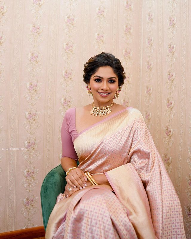 Exceptional Baby Pink Soft Silk Saree With Dalliance Blouse Piece