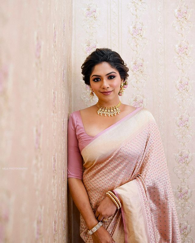 Exceptional Baby Pink Soft Silk Saree With Dalliance Blouse Piece