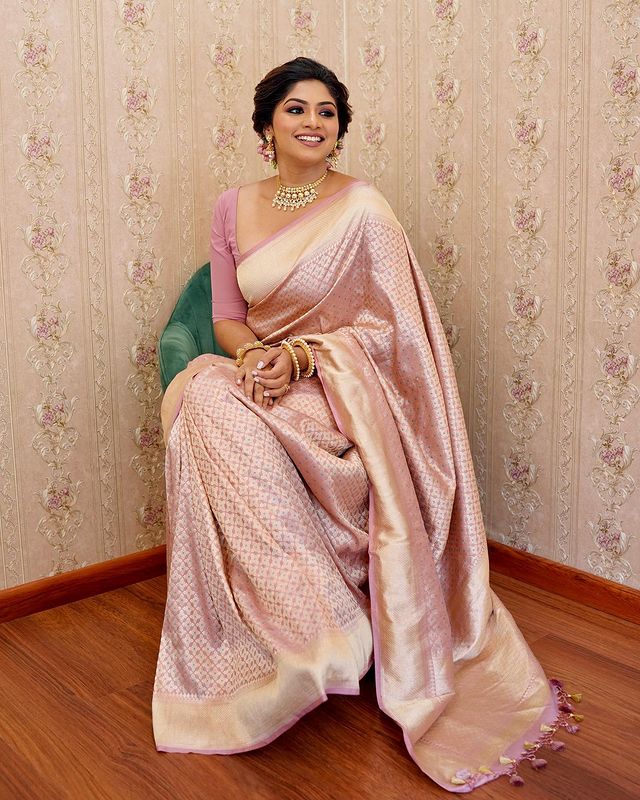 Exceptional Baby Pink Soft Silk Saree With Dalliance Blouse Piece