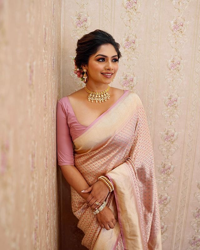 Exceptional Baby Pink Soft Silk Saree With Dalliance Blouse Piece