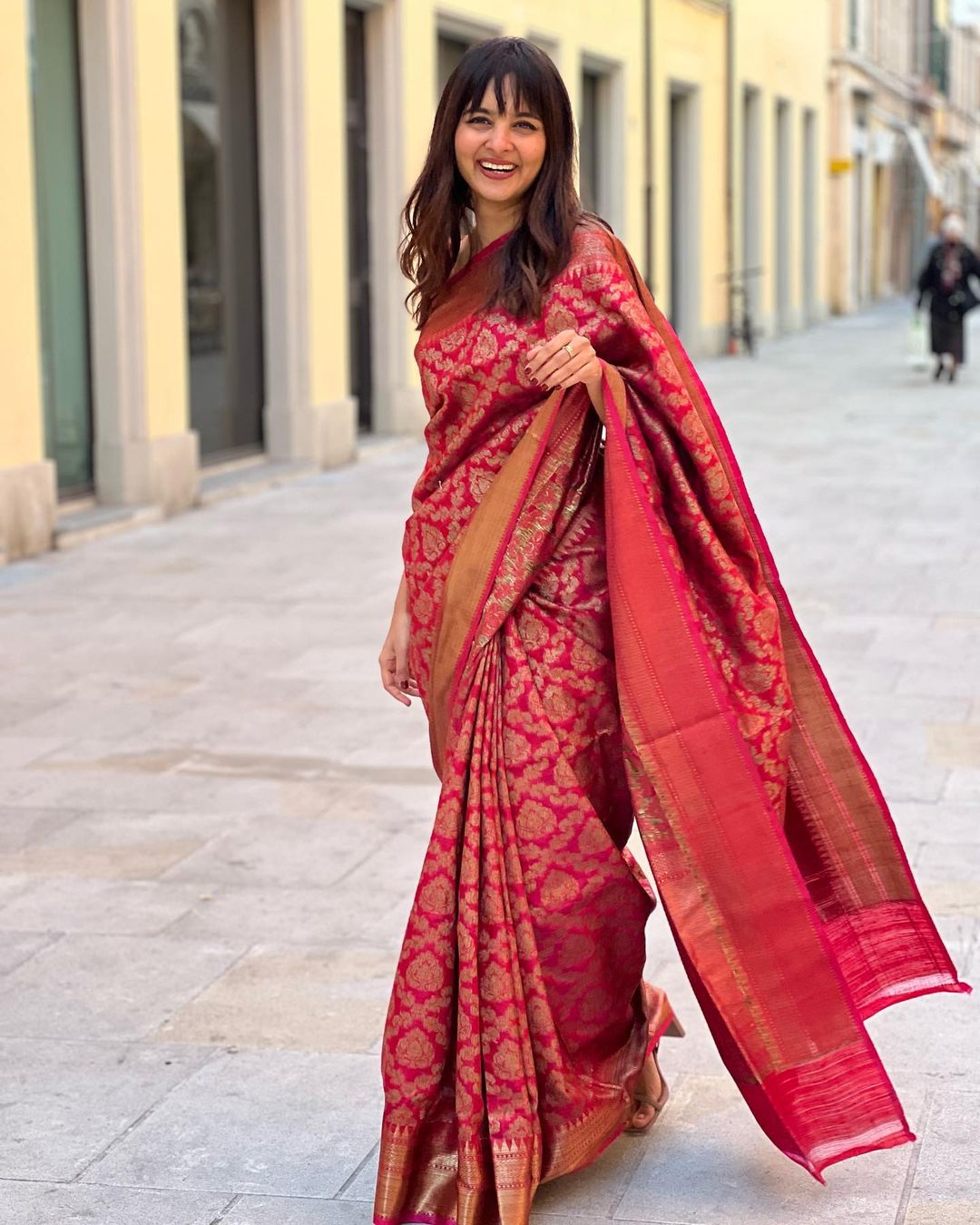 Cynosure Red Soft Silk Saree With Designer Blouse Piece