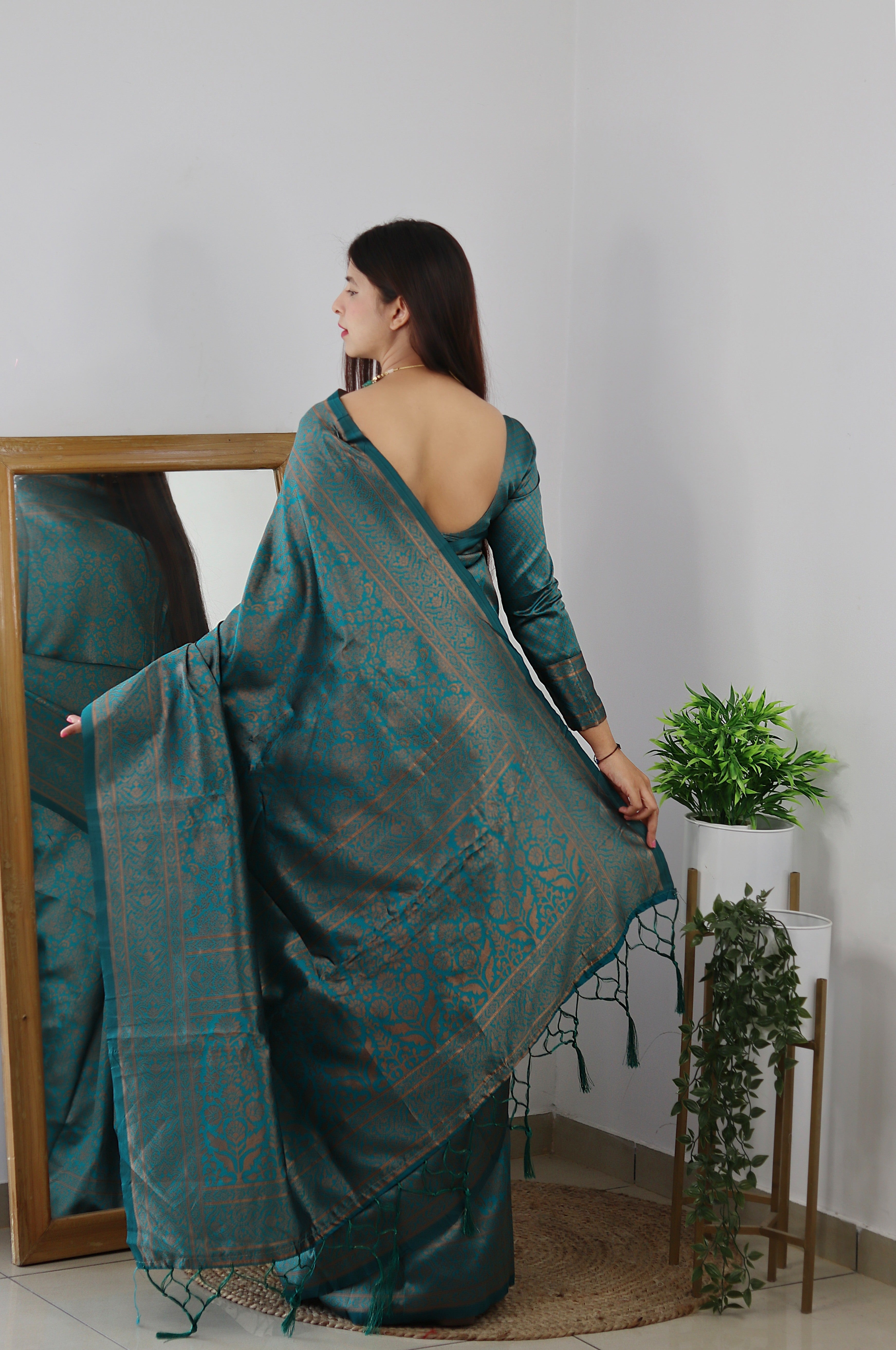Incredible Rama Soft Silk Saree With Lagniappe Blouse Piece