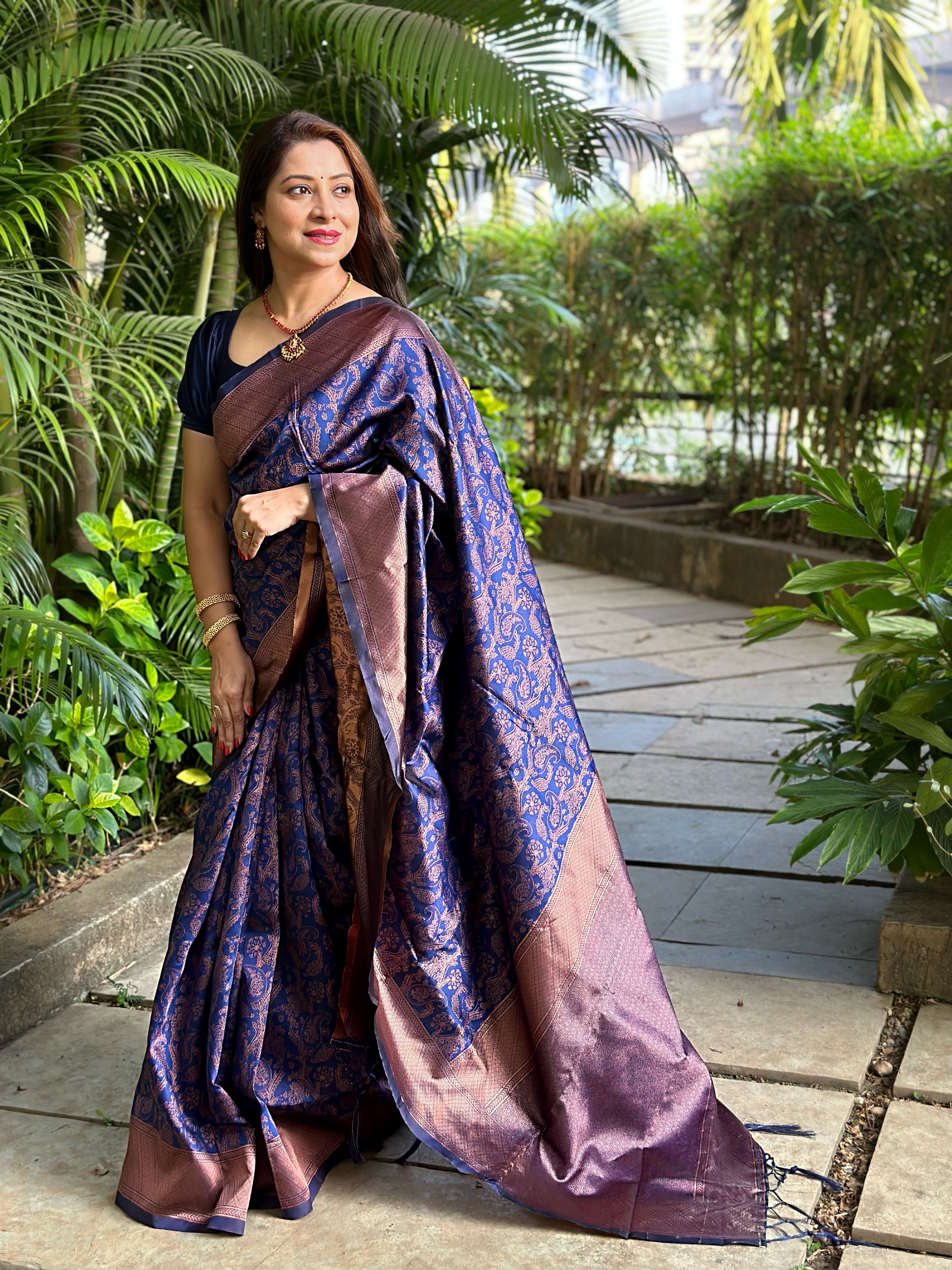 Surpassing Navy Blue Soft Silk Saree With Outstanding Blouse Piece