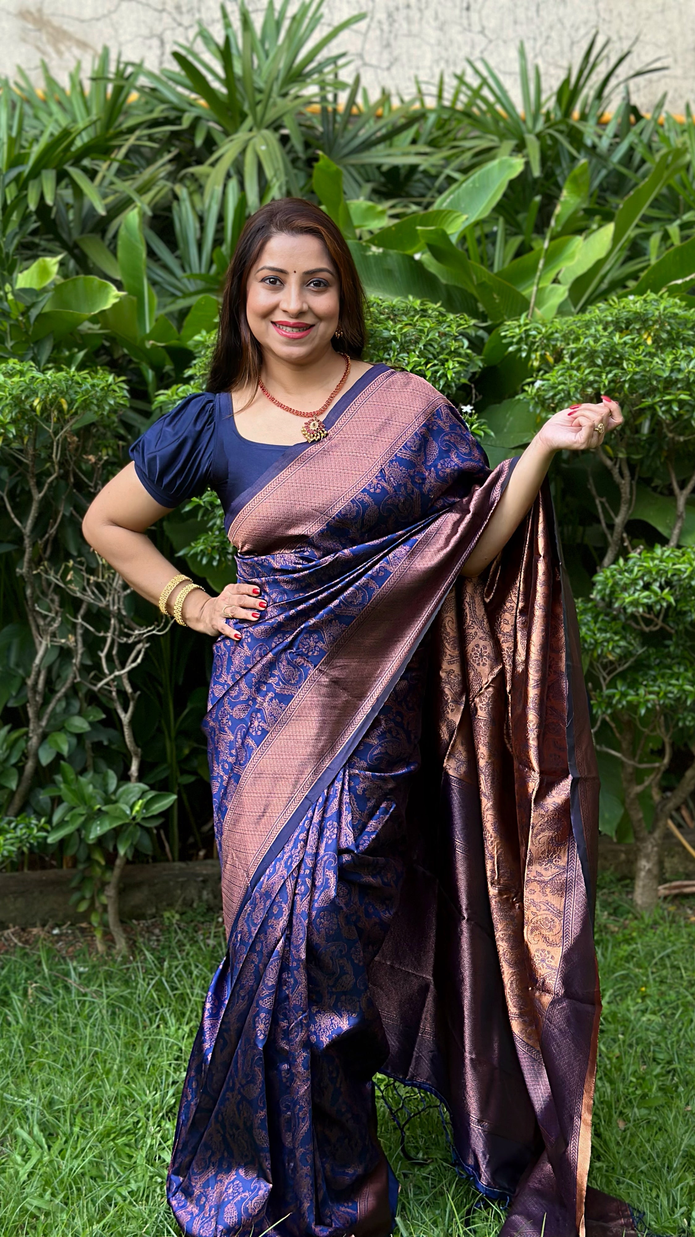 Surpassing Navy Blue Soft Silk Saree With Outstanding Blouse Piece