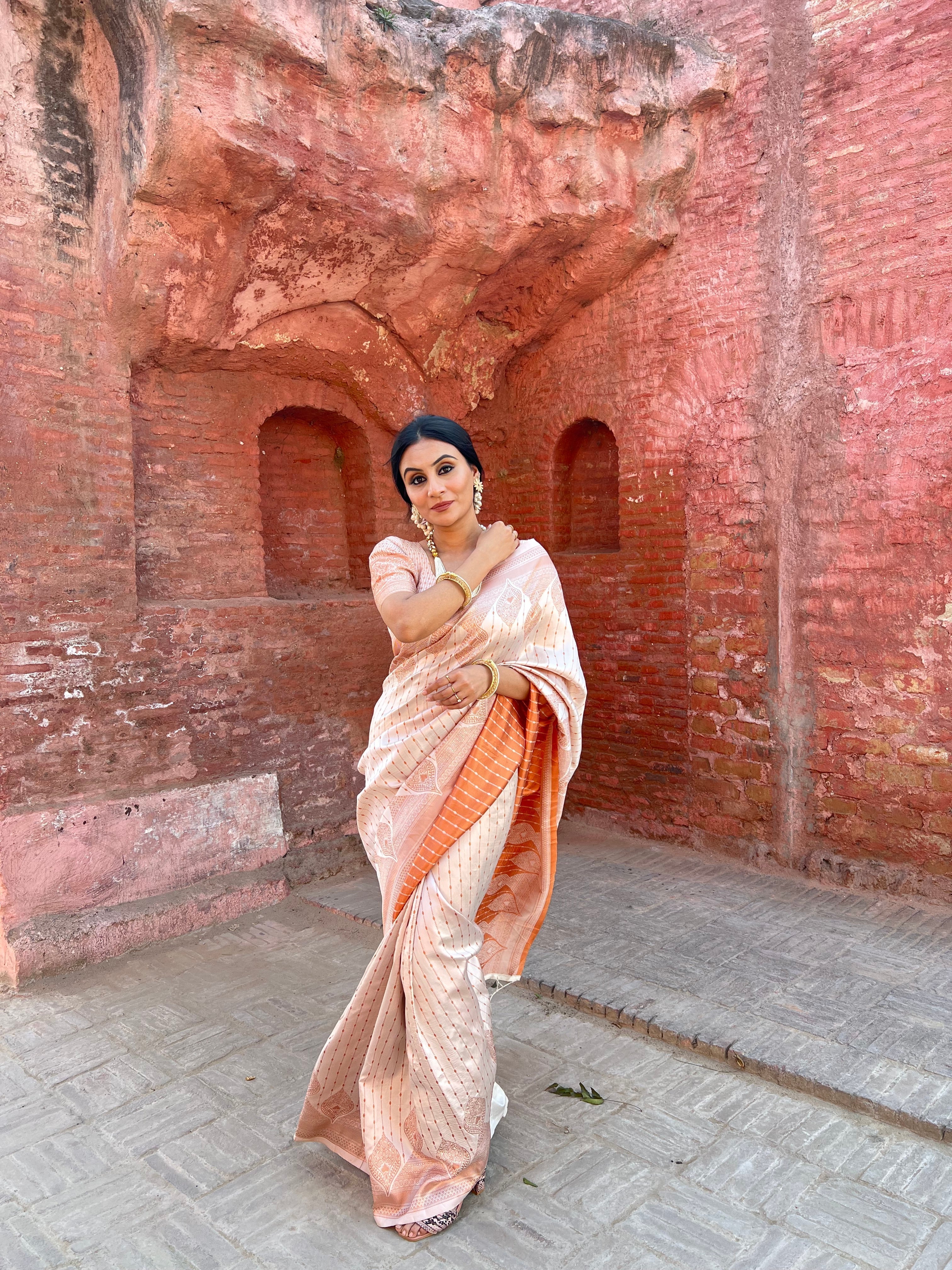 Glittering Off White Soft Silk Saree With Tempting Blouse Piece