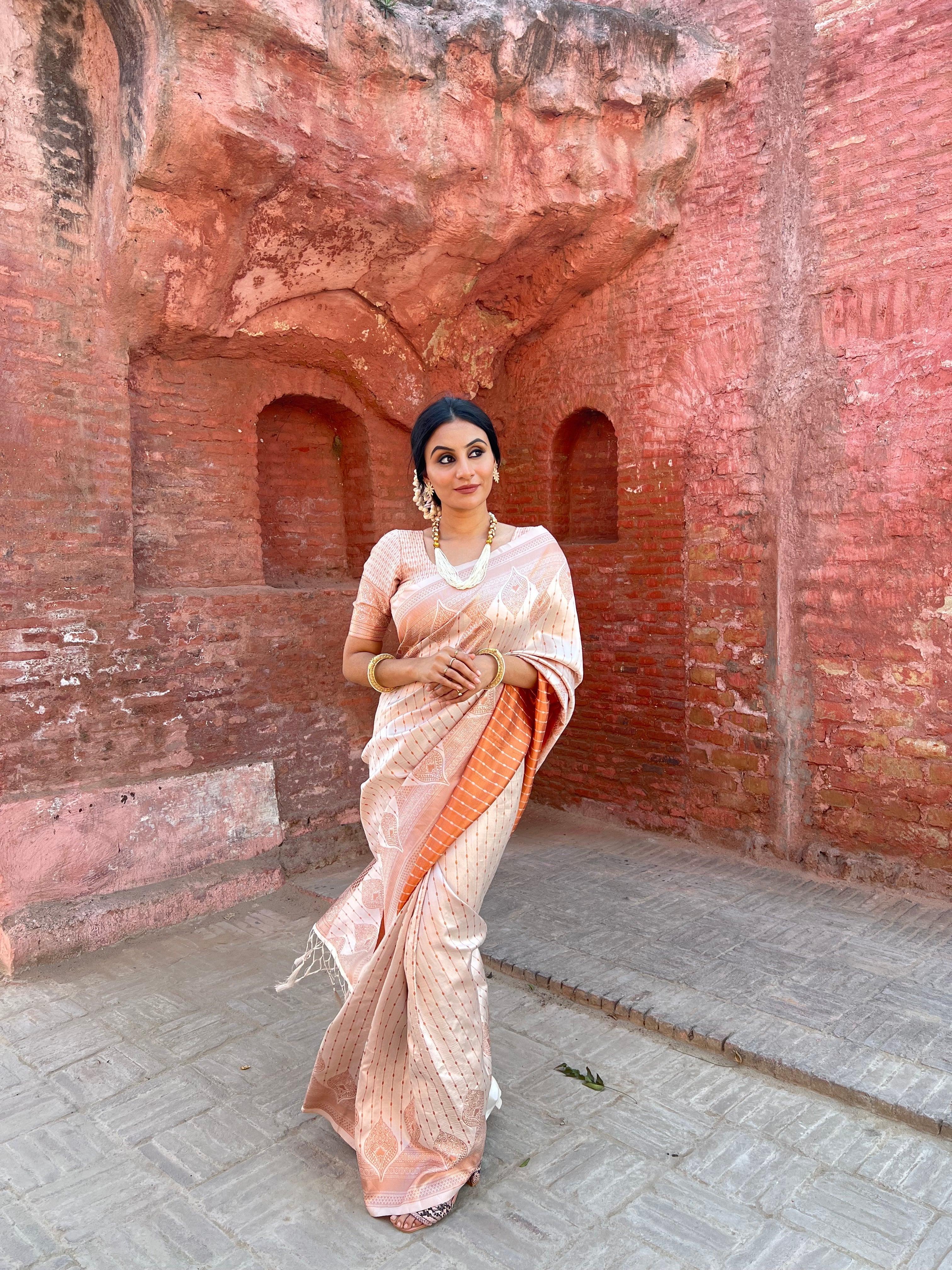 Glittering Off White Soft Silk Saree With Tempting Blouse Piece