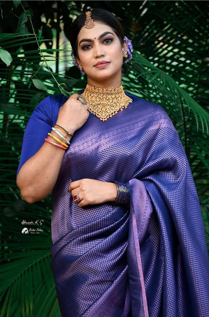 Skinny Blue Soft Silk Saree With Exuberant Blouse Piece