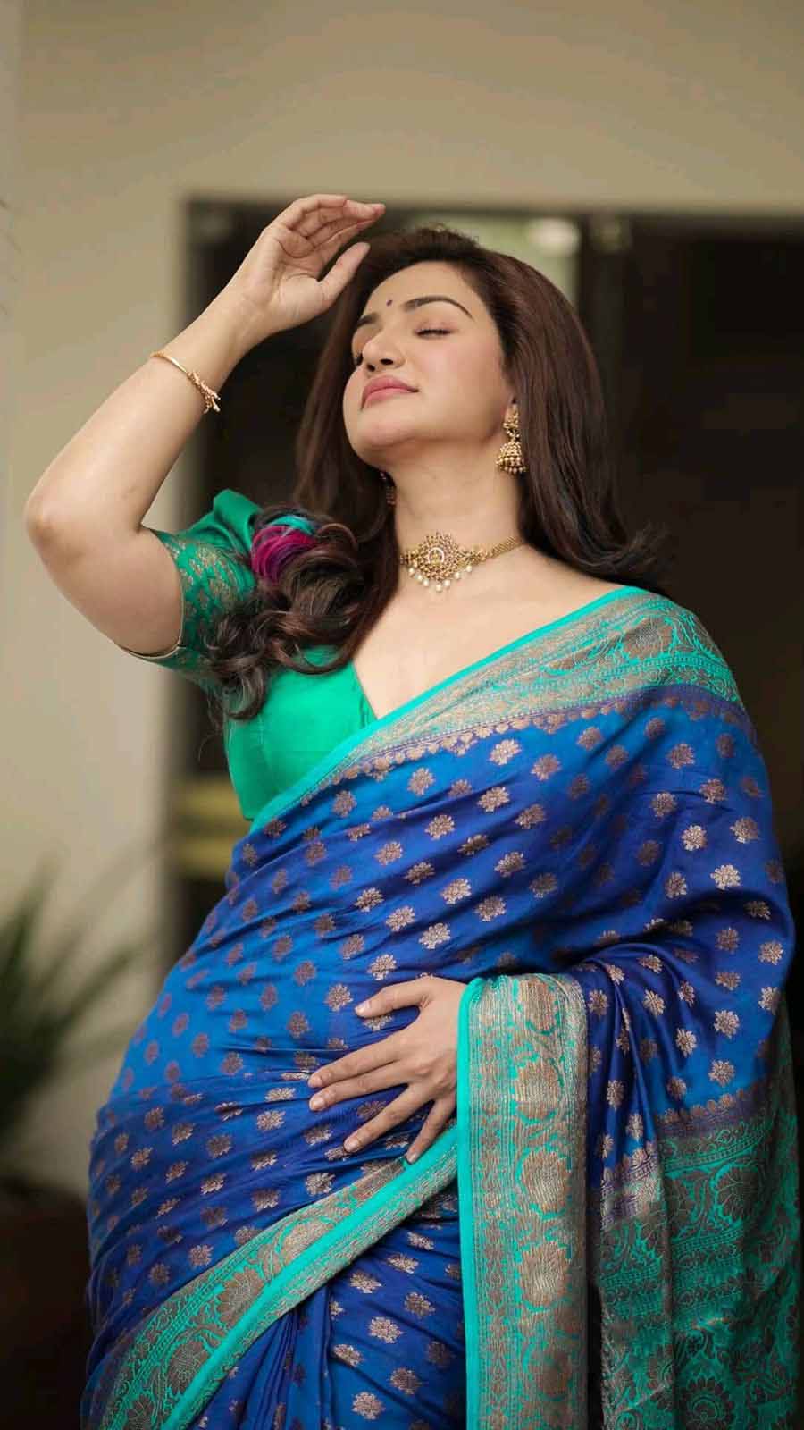 Engaging Blue Soft Silk Saree With Appealing Blouse Piece