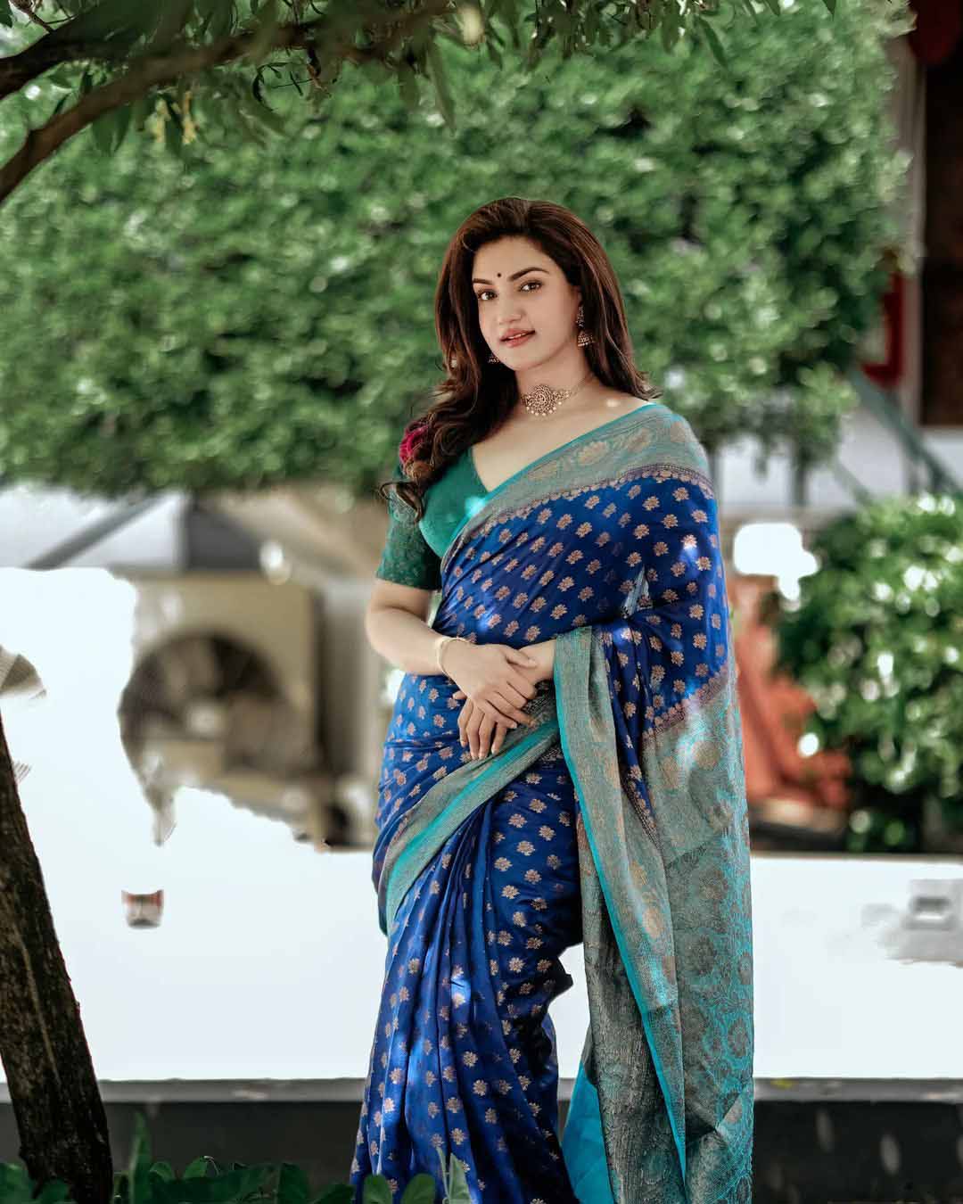 Engaging Blue Soft Silk Saree With Appealing Blouse Piece