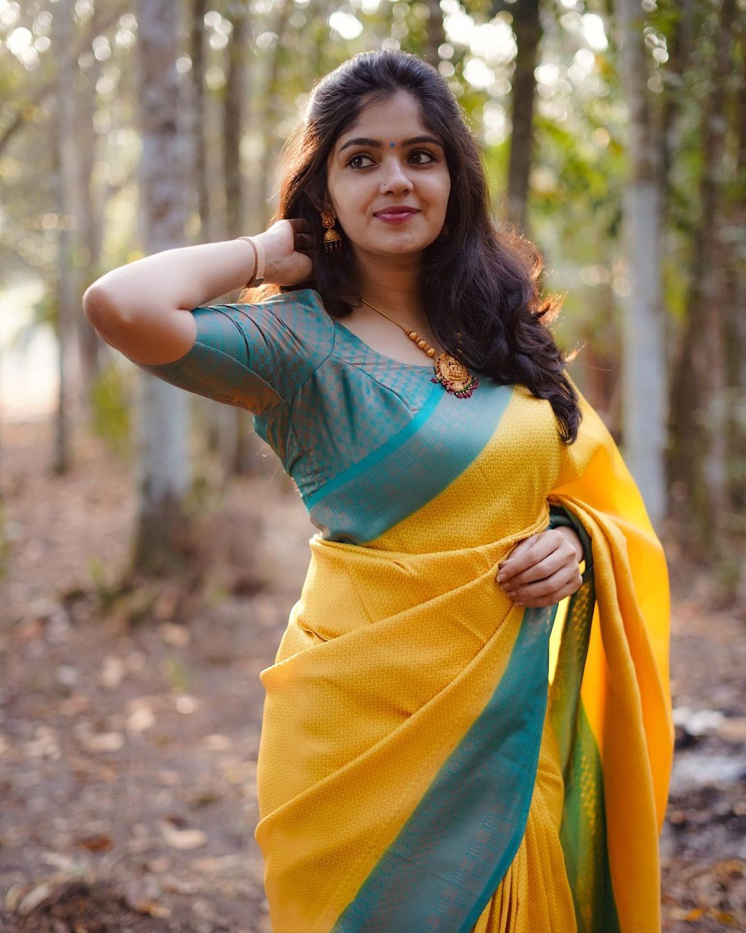 Mesmerising Yellow Soft Silk Saree With Delightful Blouse Piece