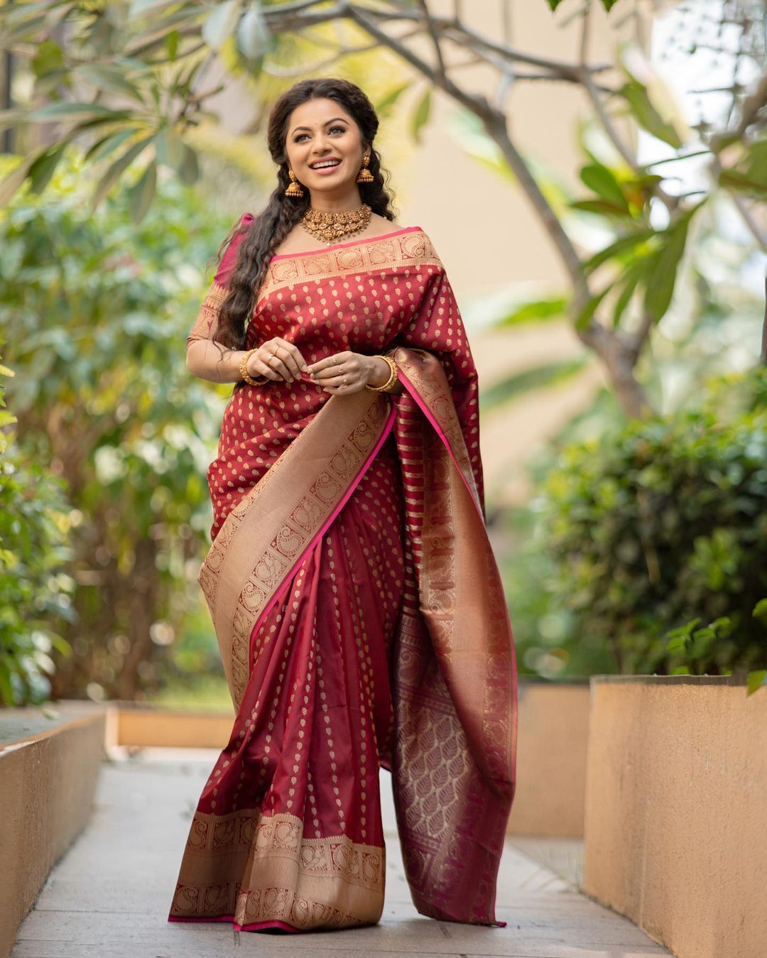 Diaphanous Maroon Soft Silk Saree With Admirable Blouse Piece