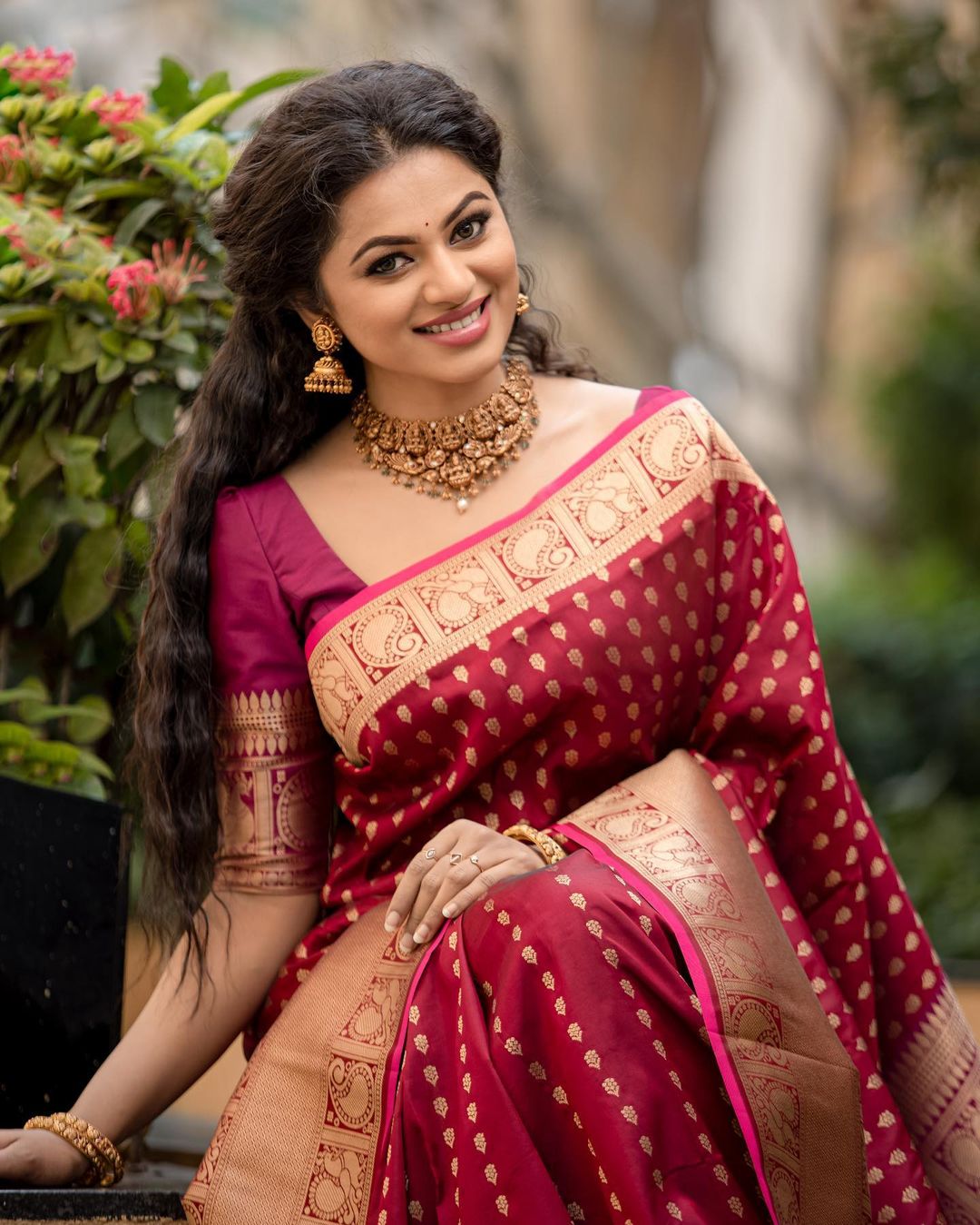 Diaphanous Maroon Soft Silk Saree With Admirable Blouse Piece