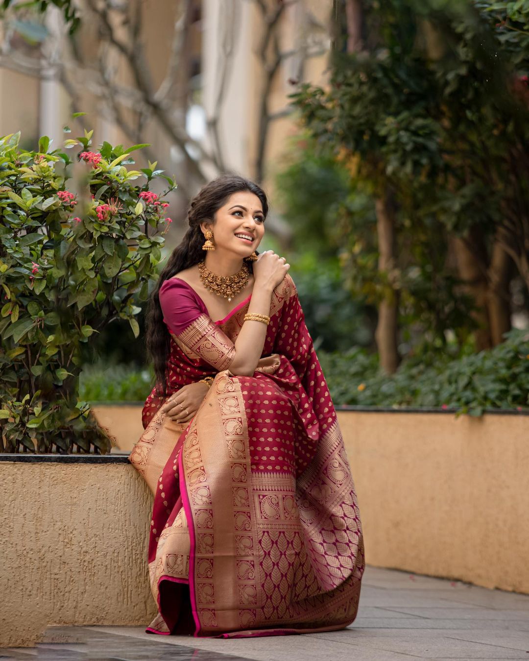 Diaphanous Maroon Soft Silk Saree With Admirable Blouse Piece
