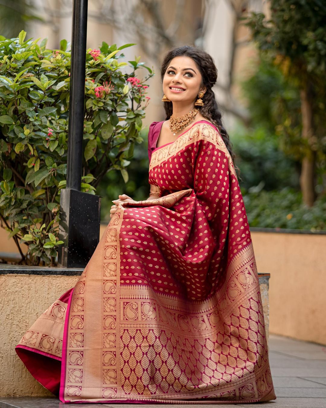 Diaphanous Maroon Soft Silk Saree With Admirable Blouse Piece
