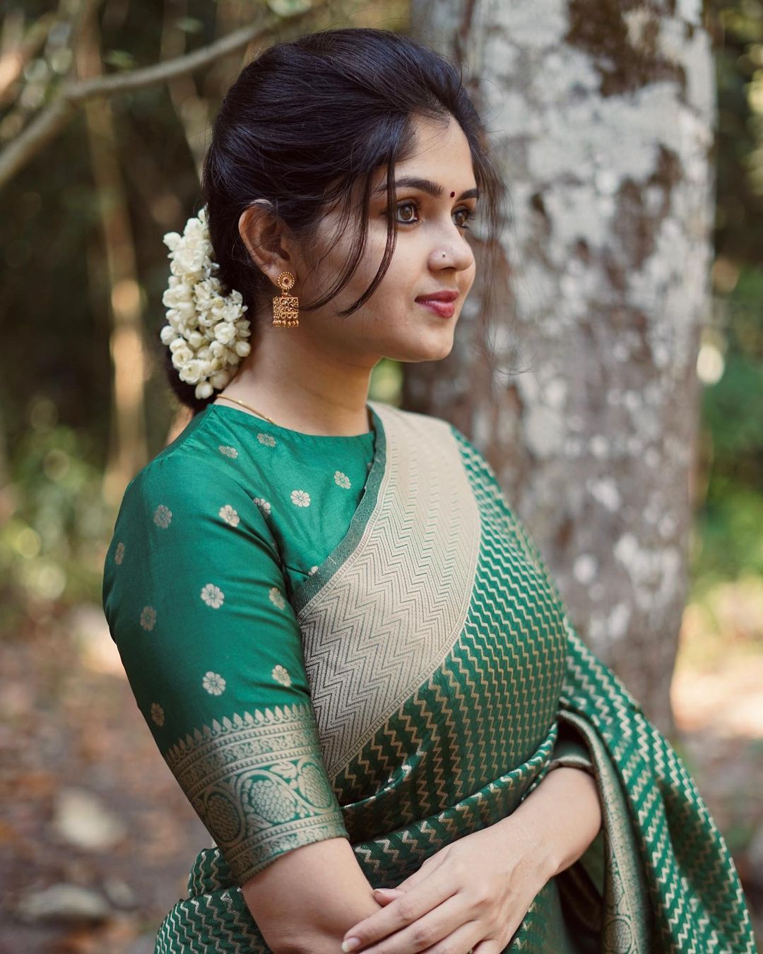 Refreshing Green Soft Silk Saree With Impressive Blouse Piece