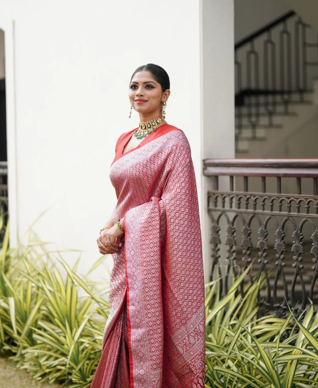 Enchanting Red Soft Silk Saree With Efflorescence Blouse Piece