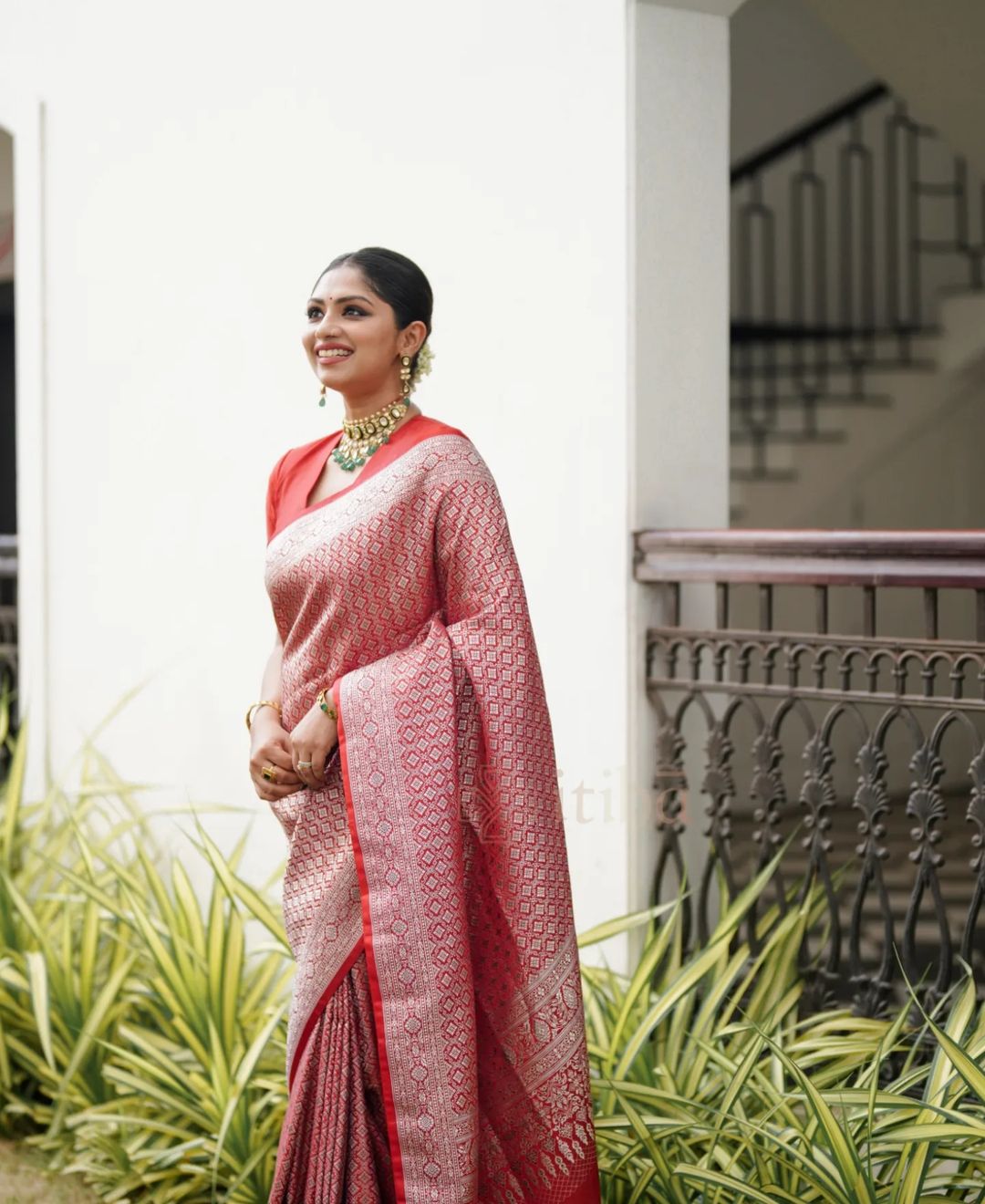 Enchanting Red Soft Silk Saree With Efflorescence Blouse Piece