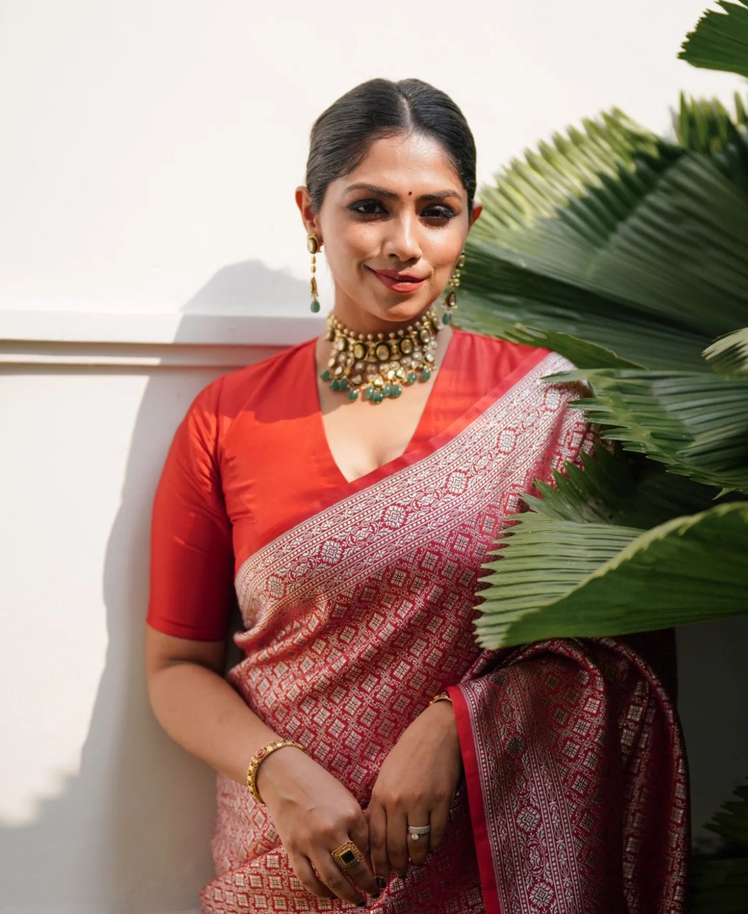 Enchanting Red Soft Silk Saree With Efflorescence Blouse Piece