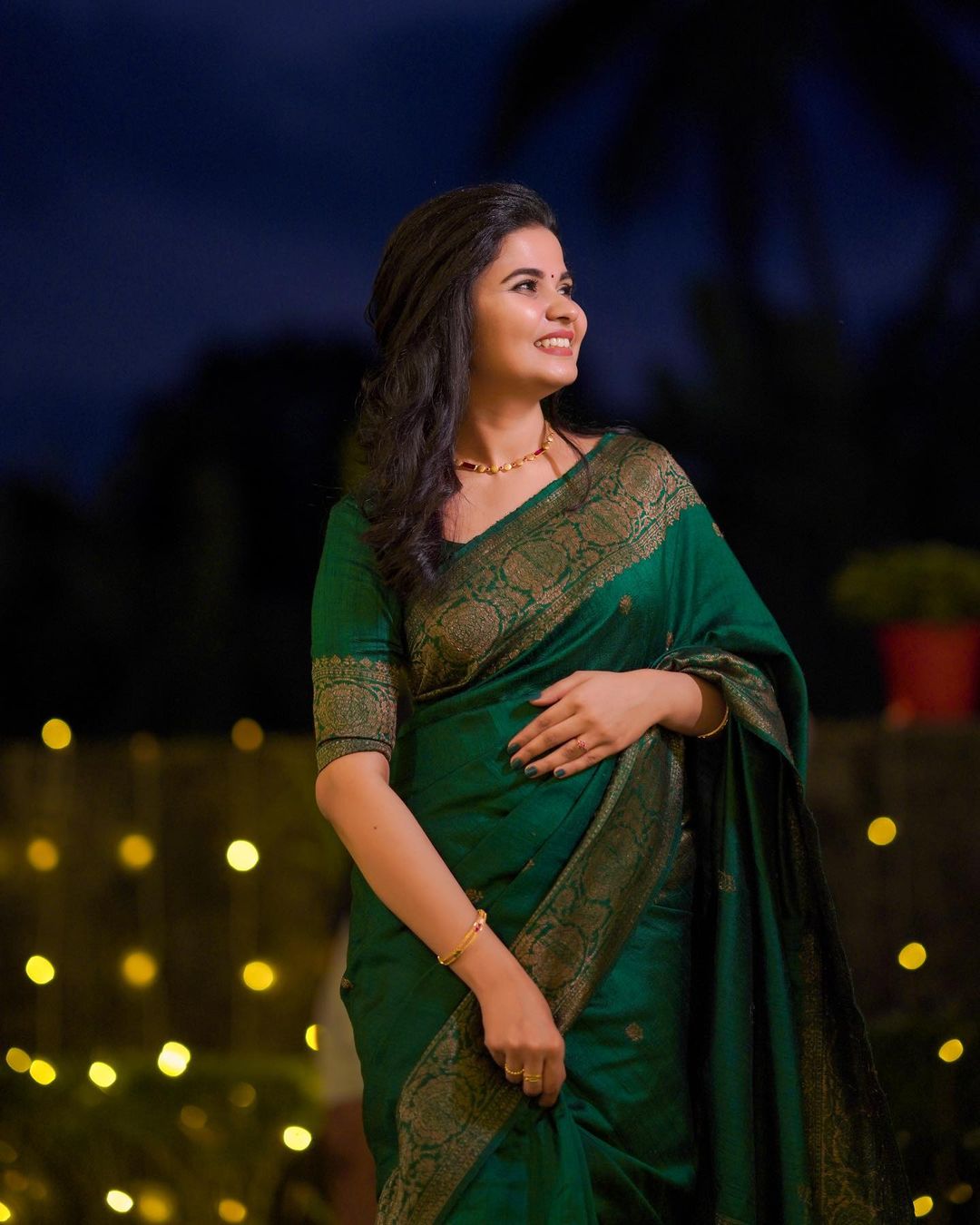 Gleaming Green Soft Silk Saree With Lissome Blouse Piece