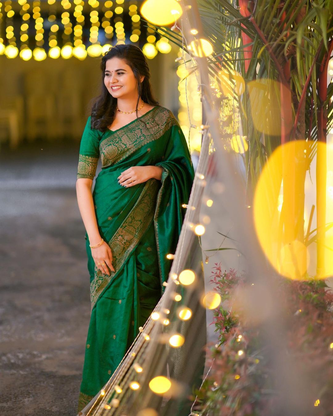 Gleaming Green Soft Silk Saree With Lissome Blouse Piece