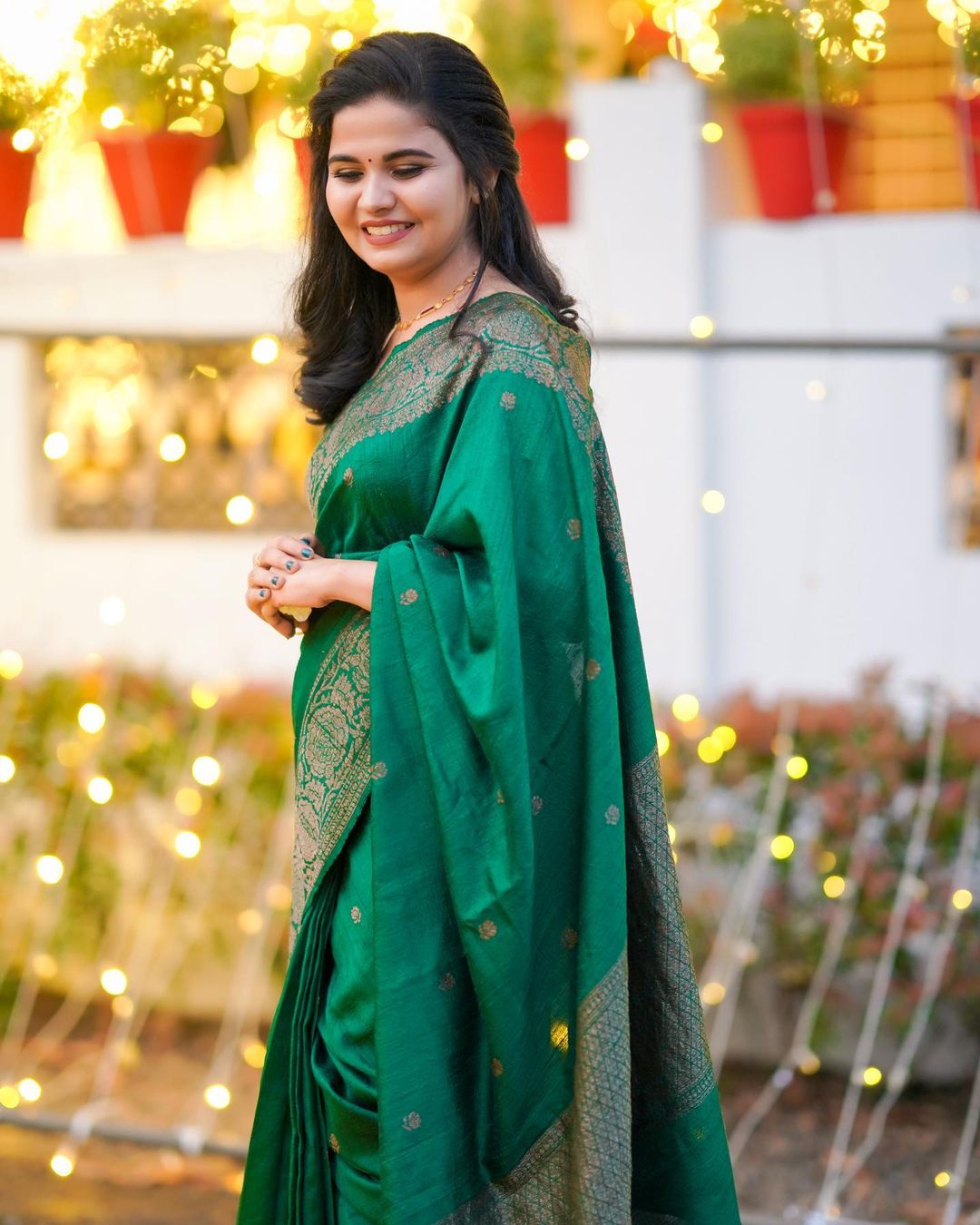 Gleaming Green Soft Silk Saree With Lissome Blouse Piece