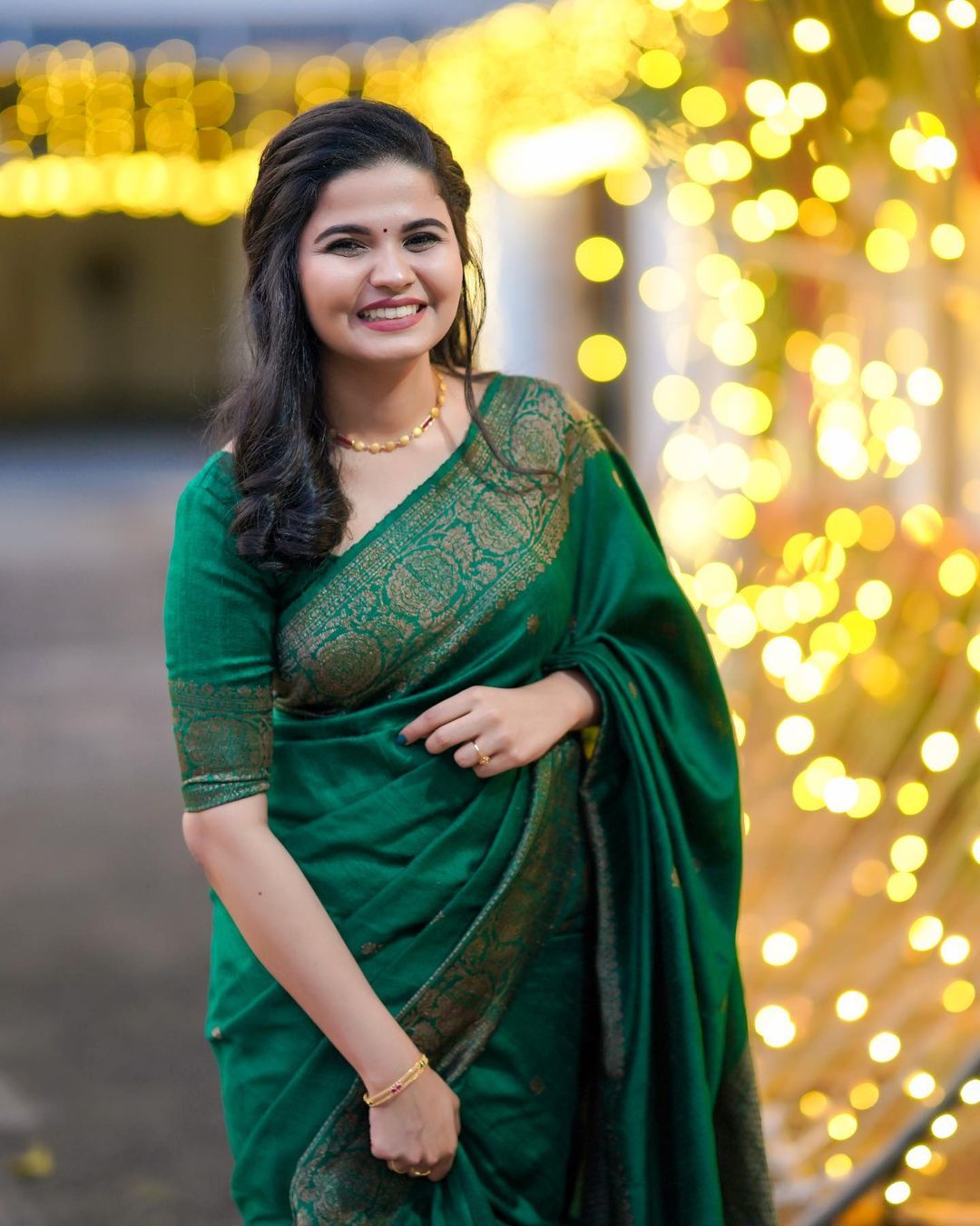 Gleaming Green Soft Silk Saree With Lissome Blouse Piece