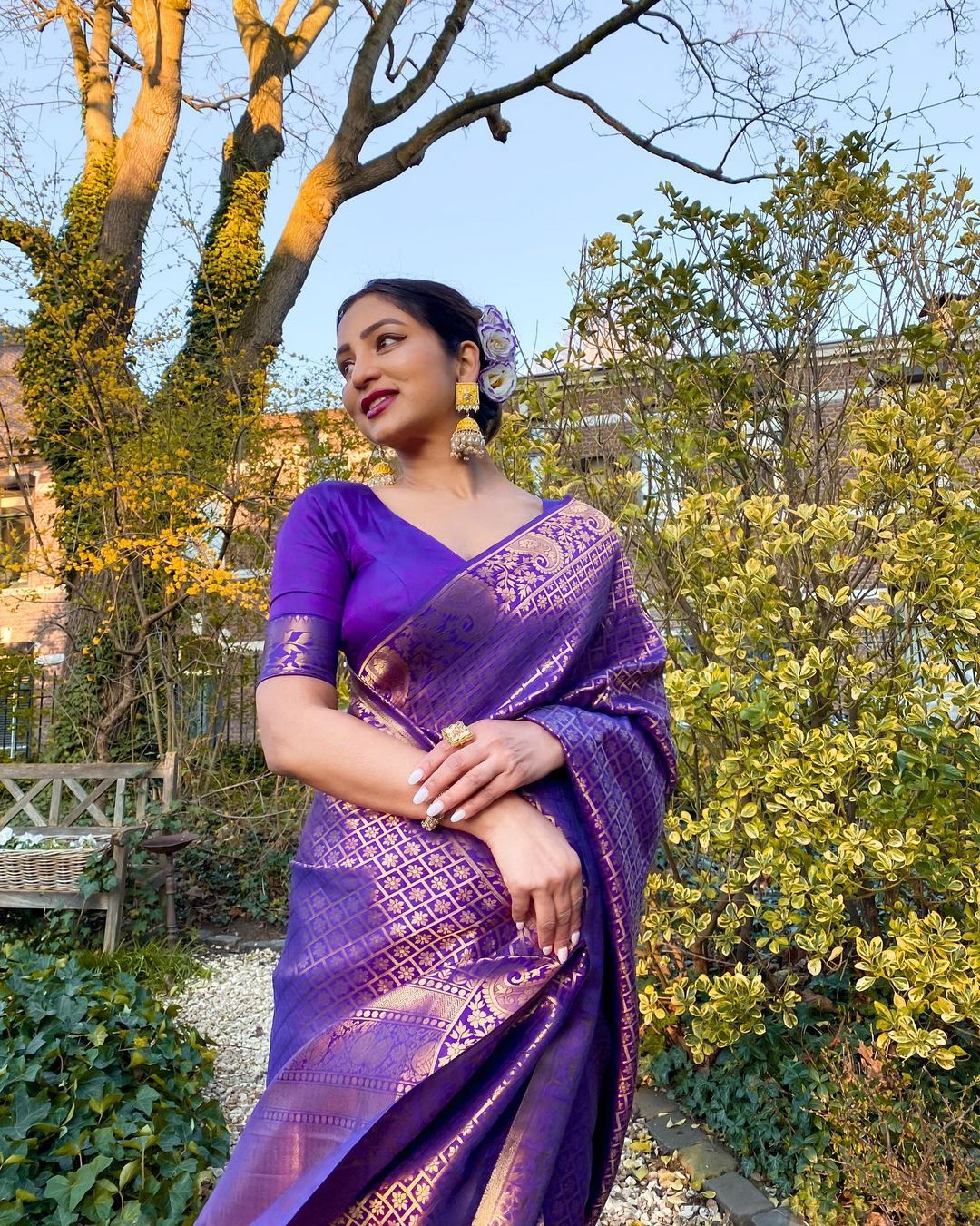 Incomparable Royal Blue Soft Silk Saree With Snazzy Blouse Piece