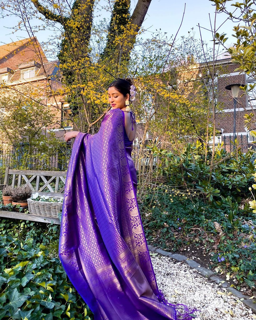 Incomparable Royal Blue Soft Silk Saree With Snazzy Blouse Piece