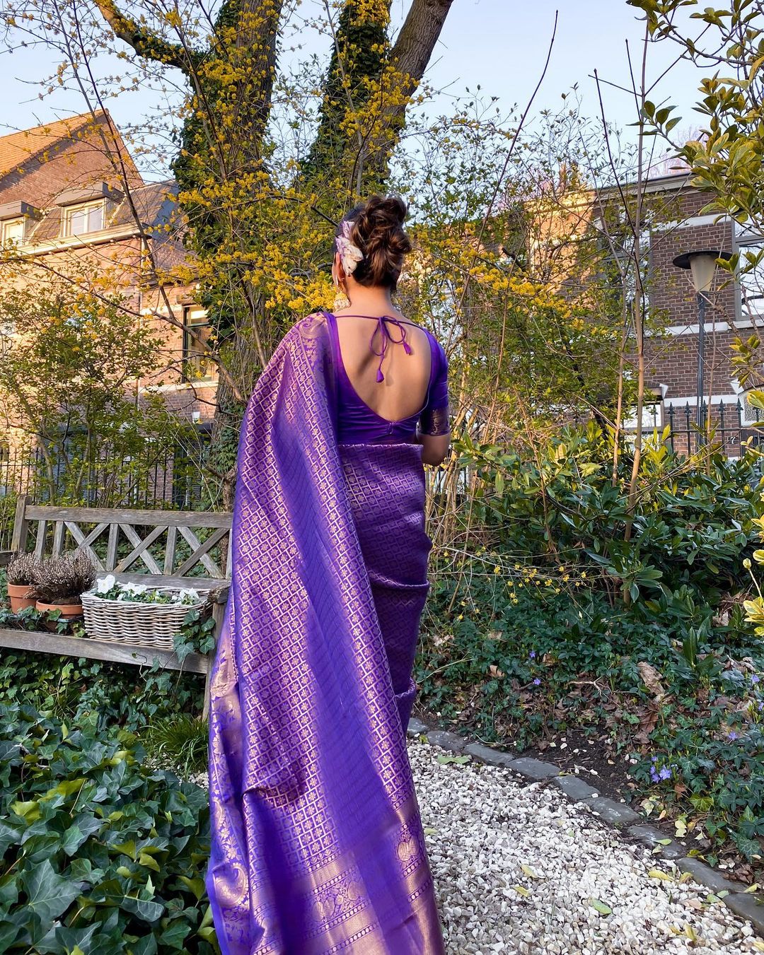 Incomparable Royal Blue Soft Silk Saree With Snazzy Blouse Piece