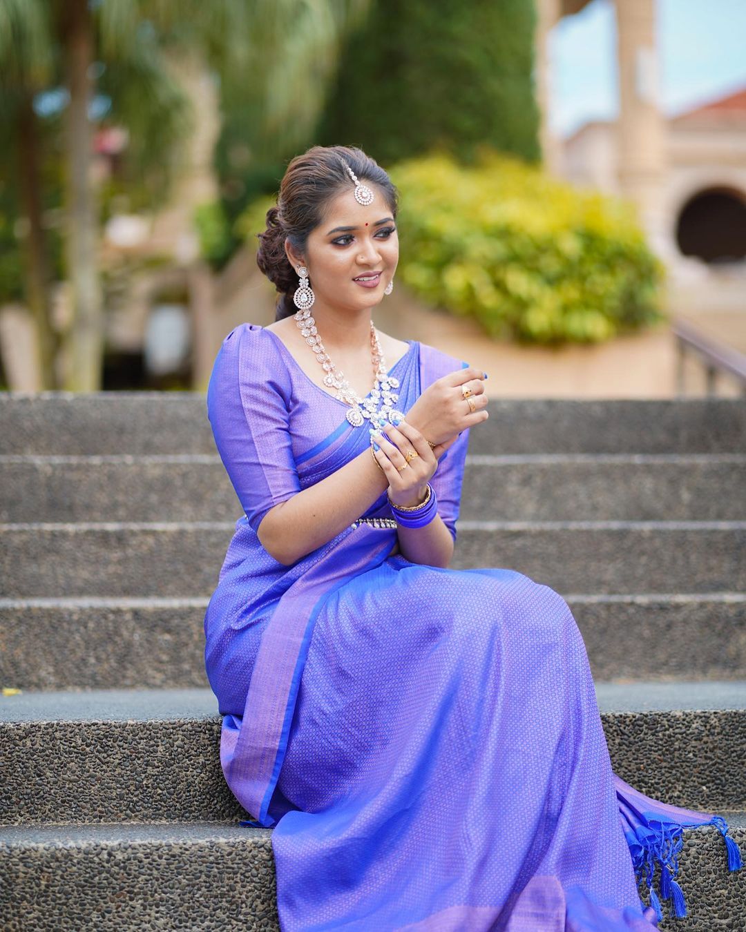 Beautiful Royal Blue Soft Silk Saree With Forbearance Blouse Piece